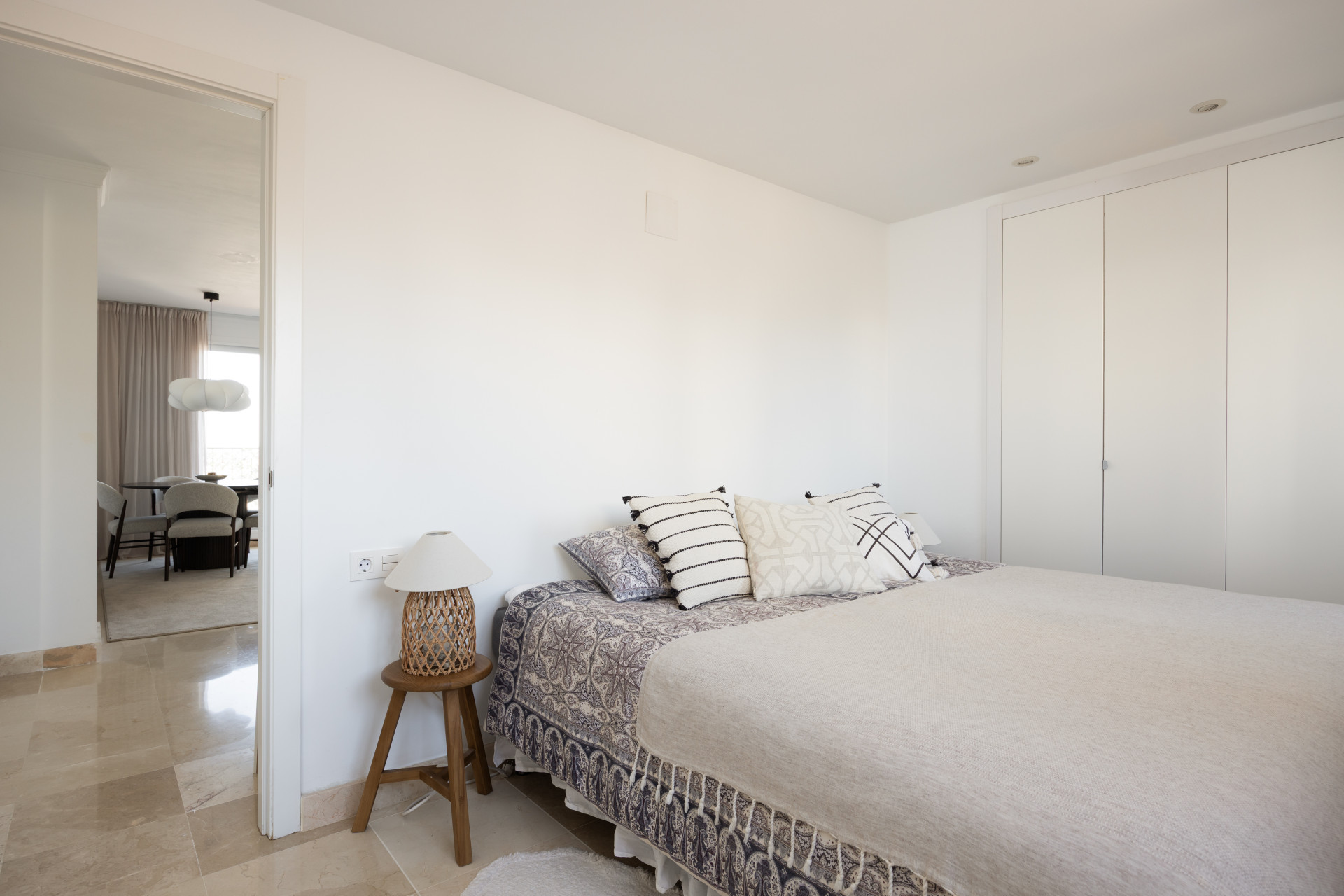 Luxury 3-Bedroom Penthouse with Panoramic Sea Views in El Paraiso · Photo 9