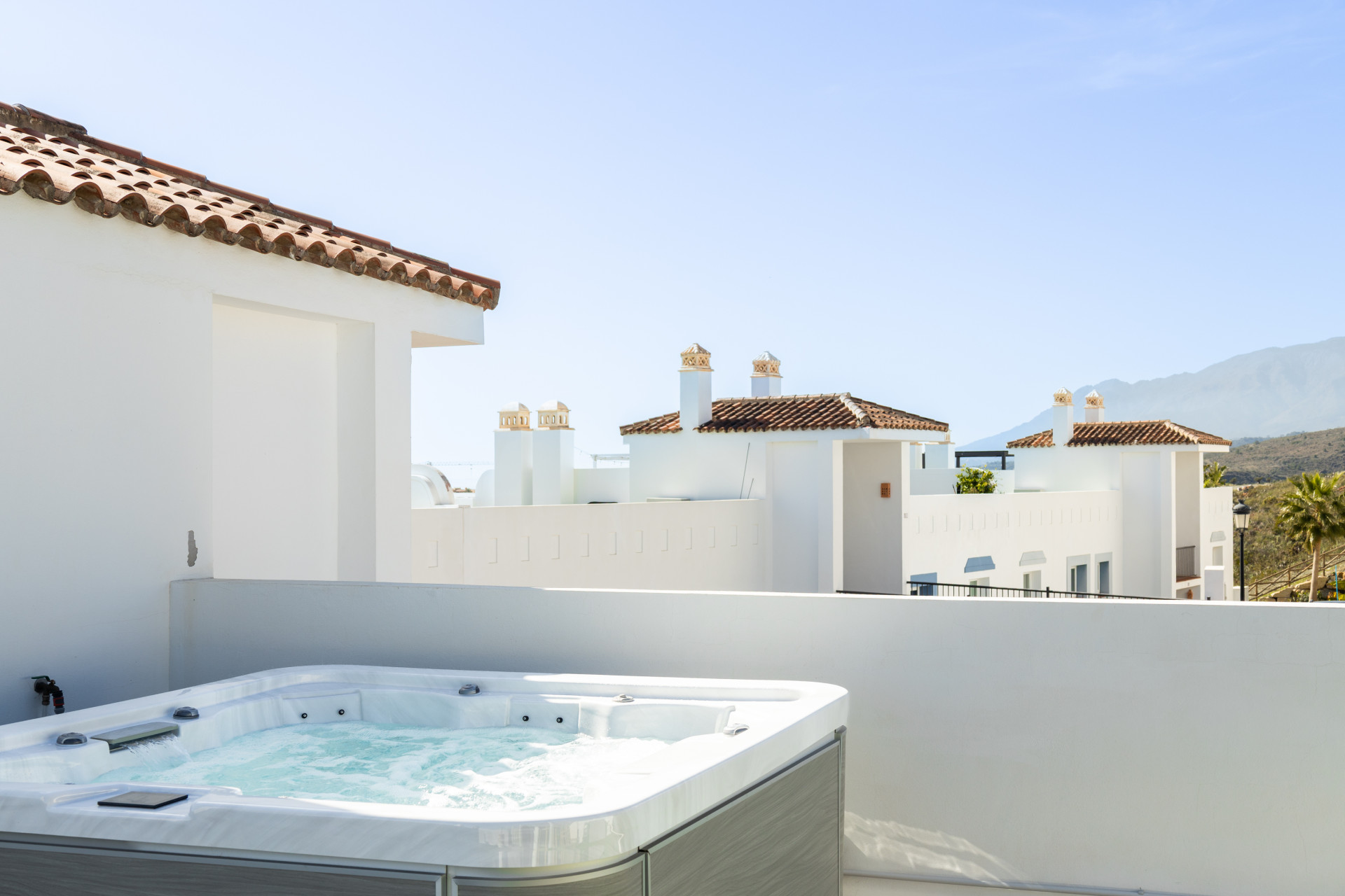 Luxury 3-Bedroom Penthouse with Panoramic Sea Views in El Paraiso · Photo 21