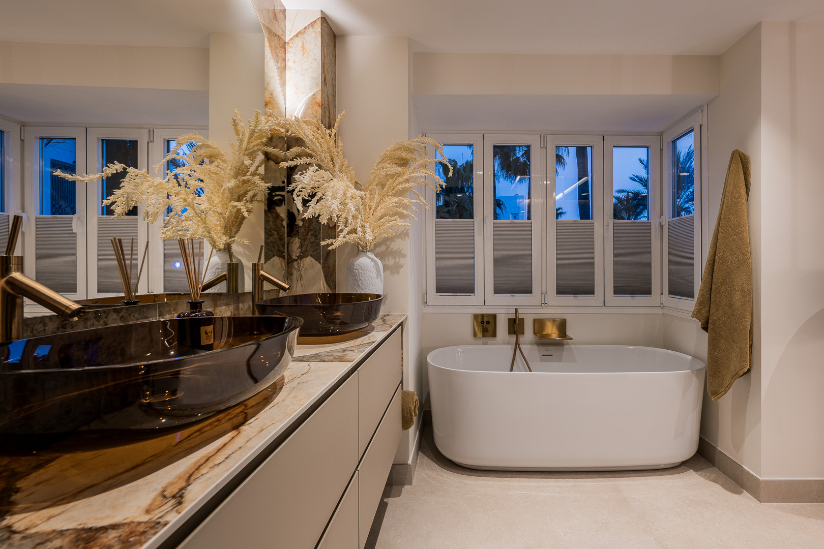 Luxury Beachfront Apartment, Los Monteros Palm Beach · Photo 22