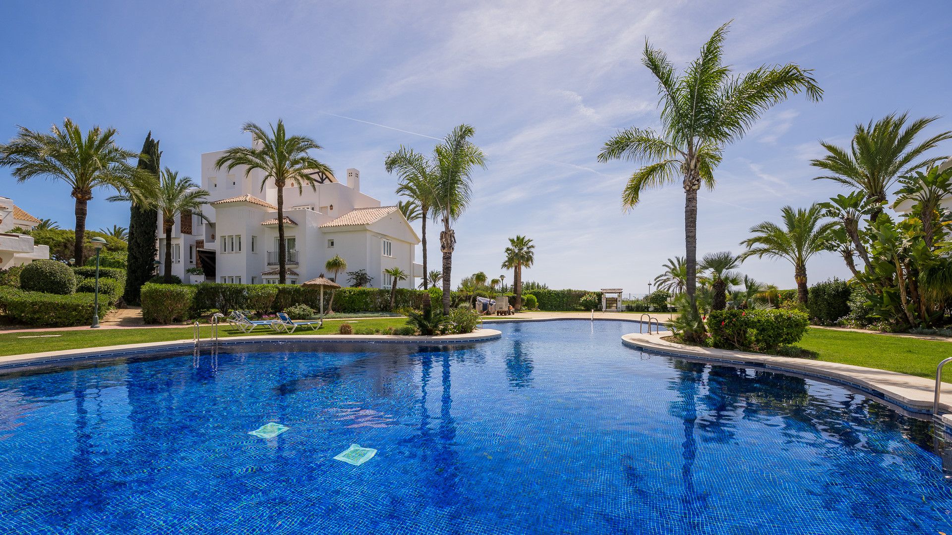 Luxury Beachfront Apartment, Los Monteros Palm Beach · Photo 33