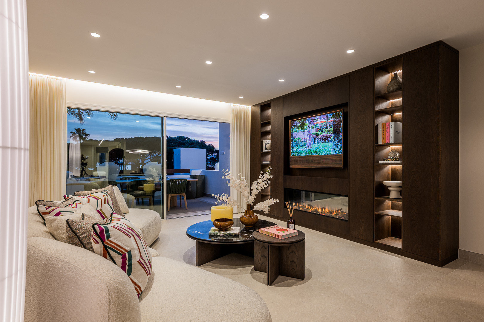 Luxury Beachfront Apartment, Los Monteros Palm Beach · Photo 8