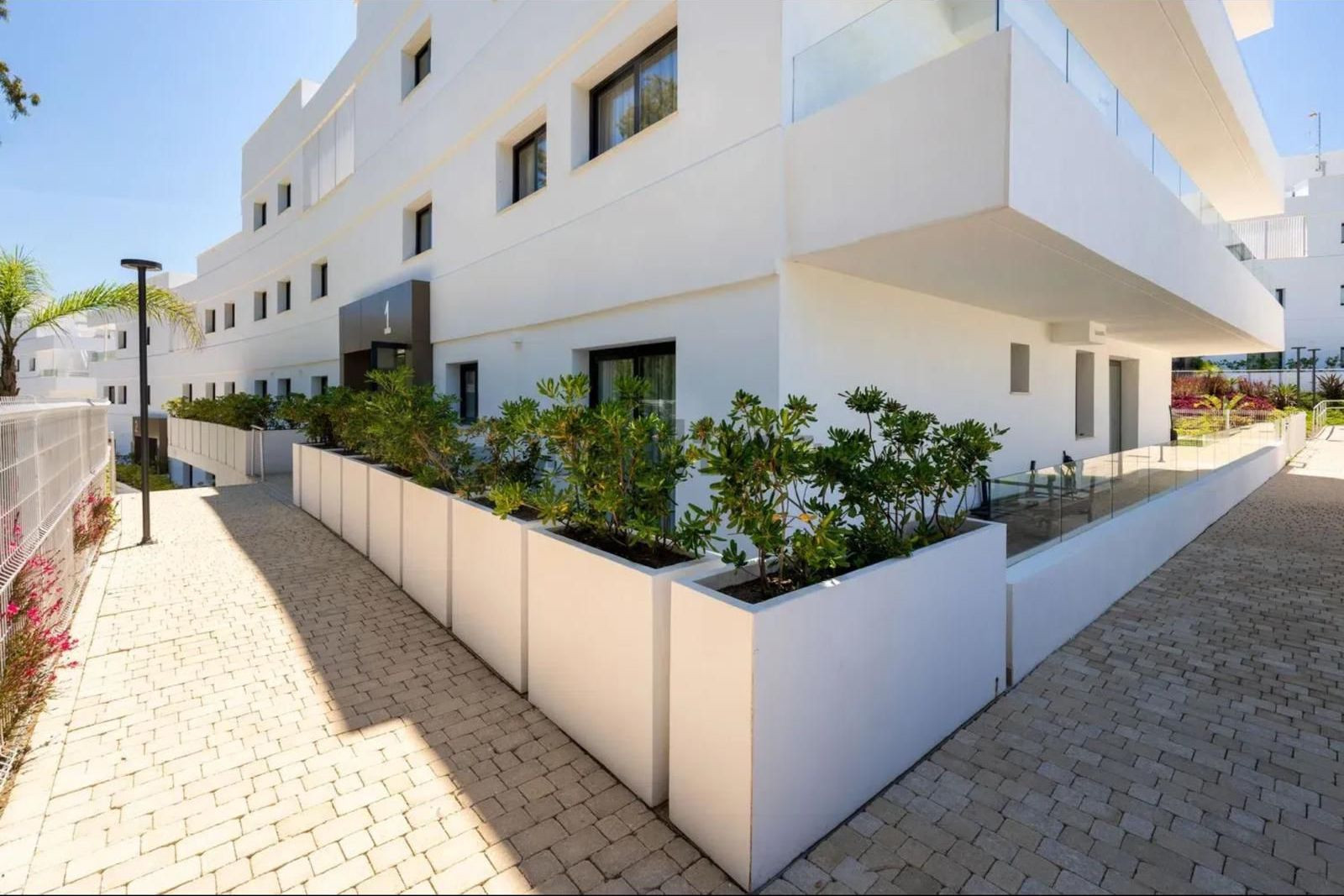 Brand New Corner Ground-Floor Apartment · Photo 14