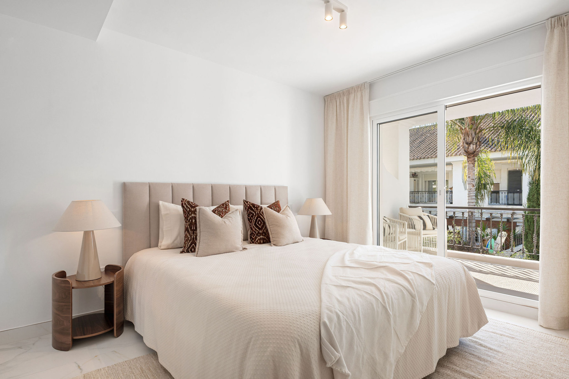 Welcome to this exceptional townhouse where contemporary luxury meets comfort and effortless lifestyle! · Photo 19