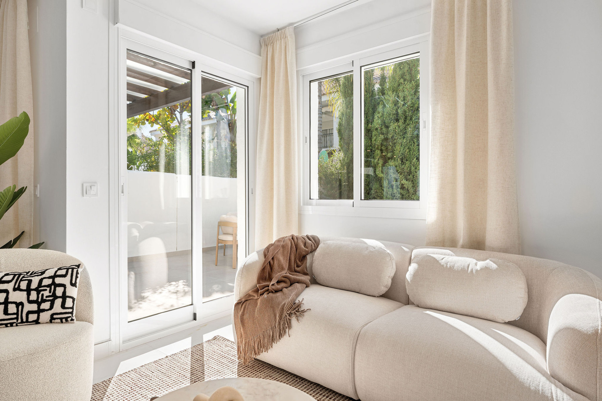 Welcome to this exceptional townhouse where contemporary luxury meets comfort and effortless lifestyle! · Photo 13
