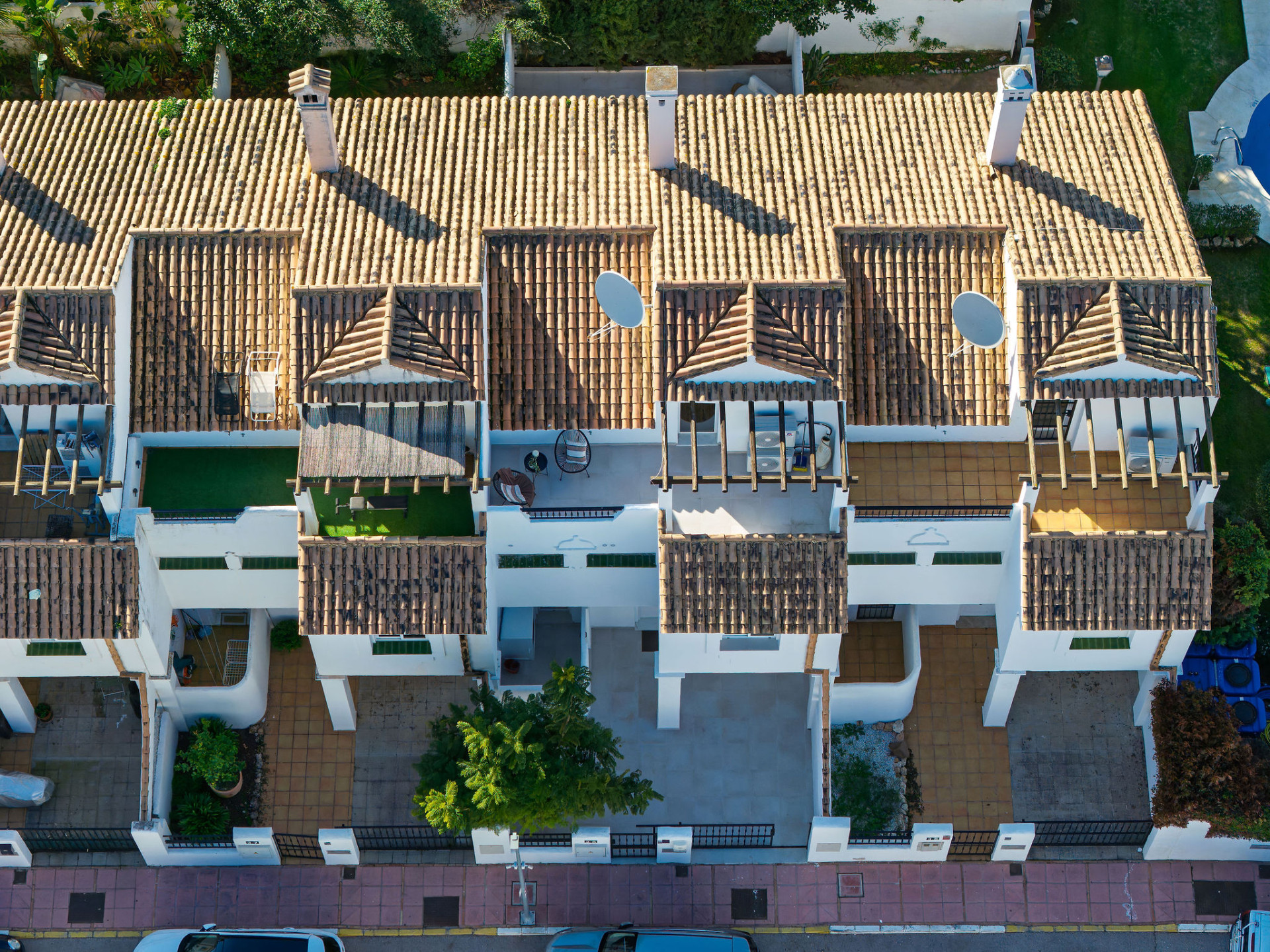 Welcome to this exceptional townhouse where contemporary luxury meets comfort and effortless lifestyle! · Photo 35