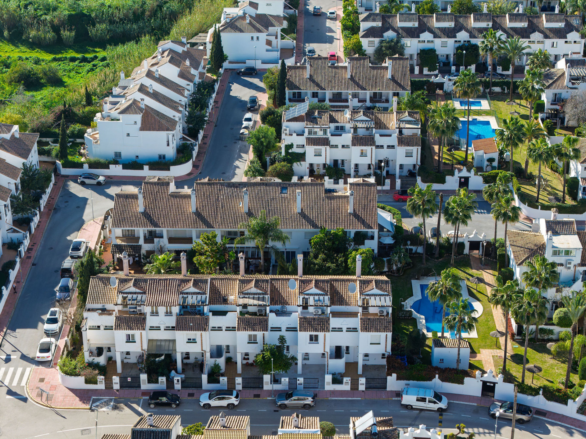 Welcome to this exceptional townhouse where contemporary luxury meets comfort and effortless lifestyle! · Photo 38