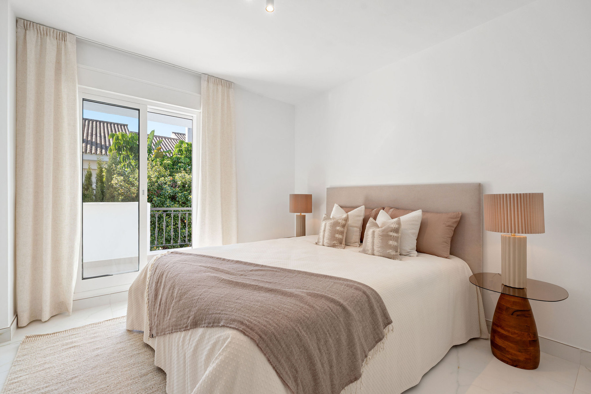 Welcome to this exceptional townhouse where contemporary luxury meets comfort and effortless lifestyle! · Photo 23