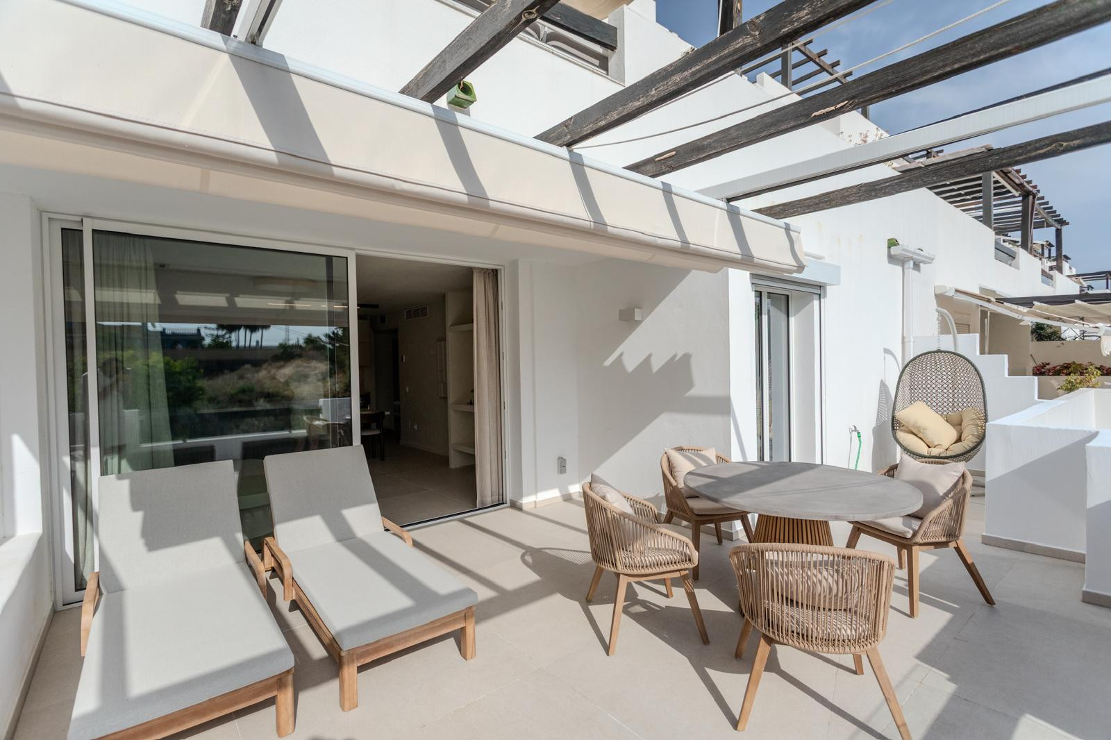 Elegant Fully Renovated Home (2025) with High-End Finishes and Spacious Terraces · Photo 13