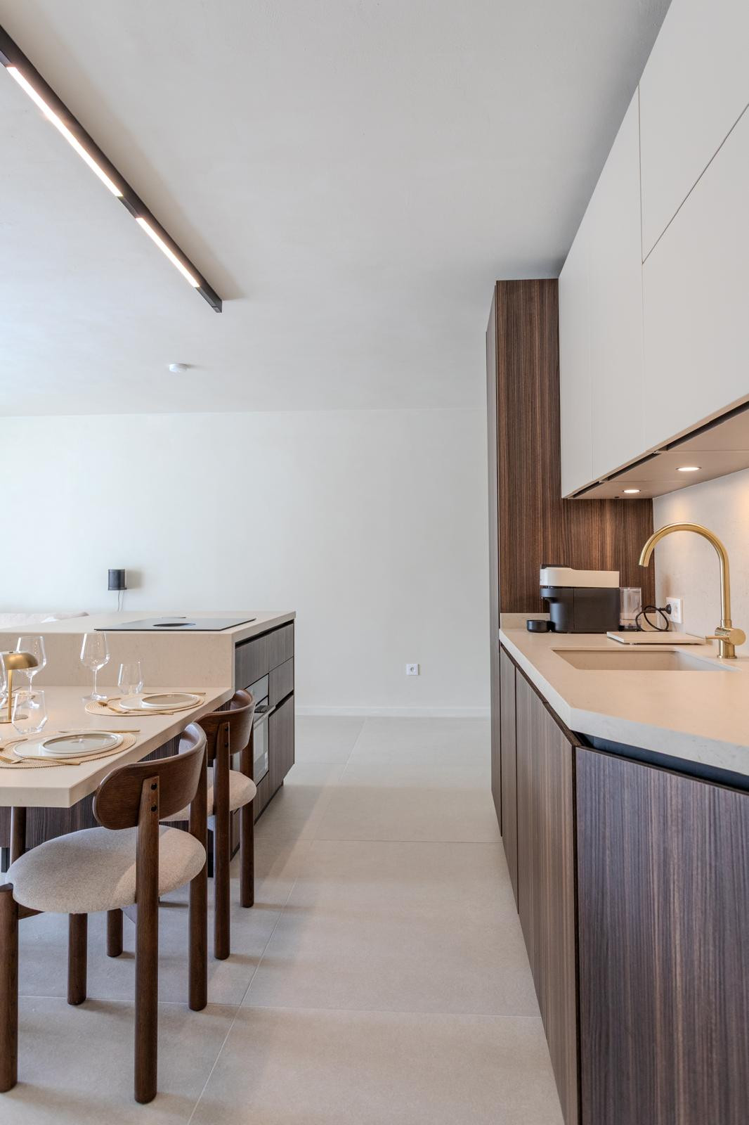 Elegant Fully Renovated Home (2025) with High-End Finishes and Spacious Terraces · Photo 8