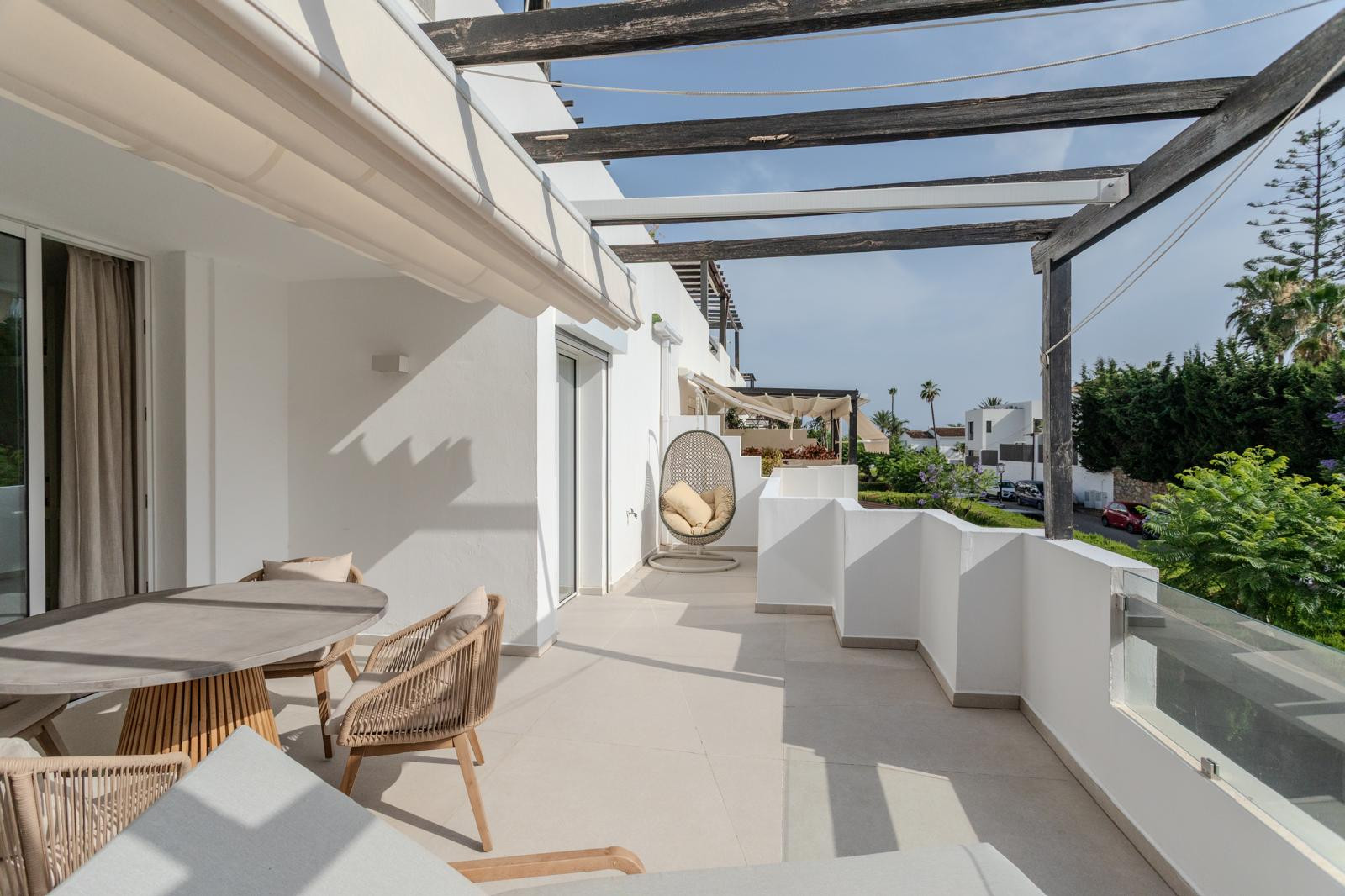 Elegant Fully Renovated Home (2025) with High-End Finishes and Spacious Terraces · Photo 10
