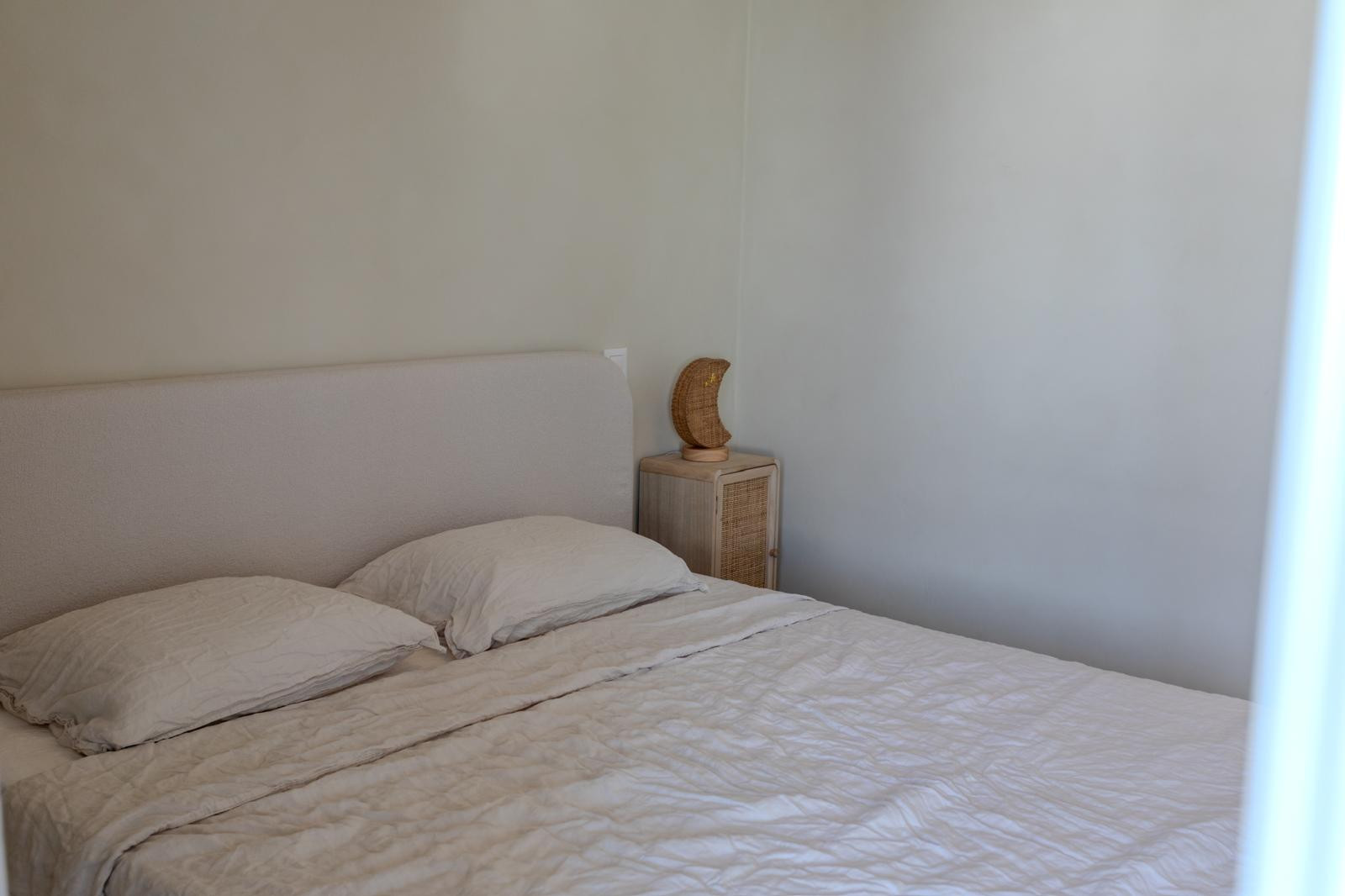 Elegant Fully Renovated Home (2025) with High-End Finishes and Spacious Terraces · Photo 16