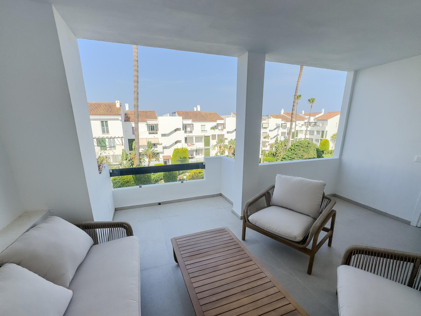 Elegant Fully Renovated Home (2025) with High-End Finishes and Spacious Terraces · Photo 18