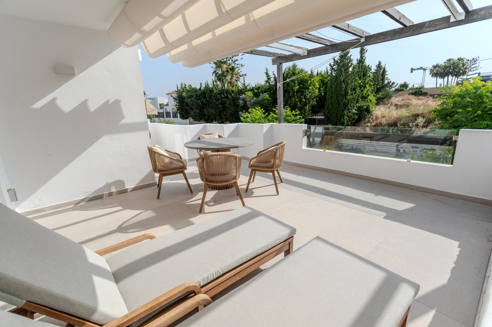 Elegant Fully Renovated Home (2025) with High-End Finishes and Spacious Terraces · Photo 12