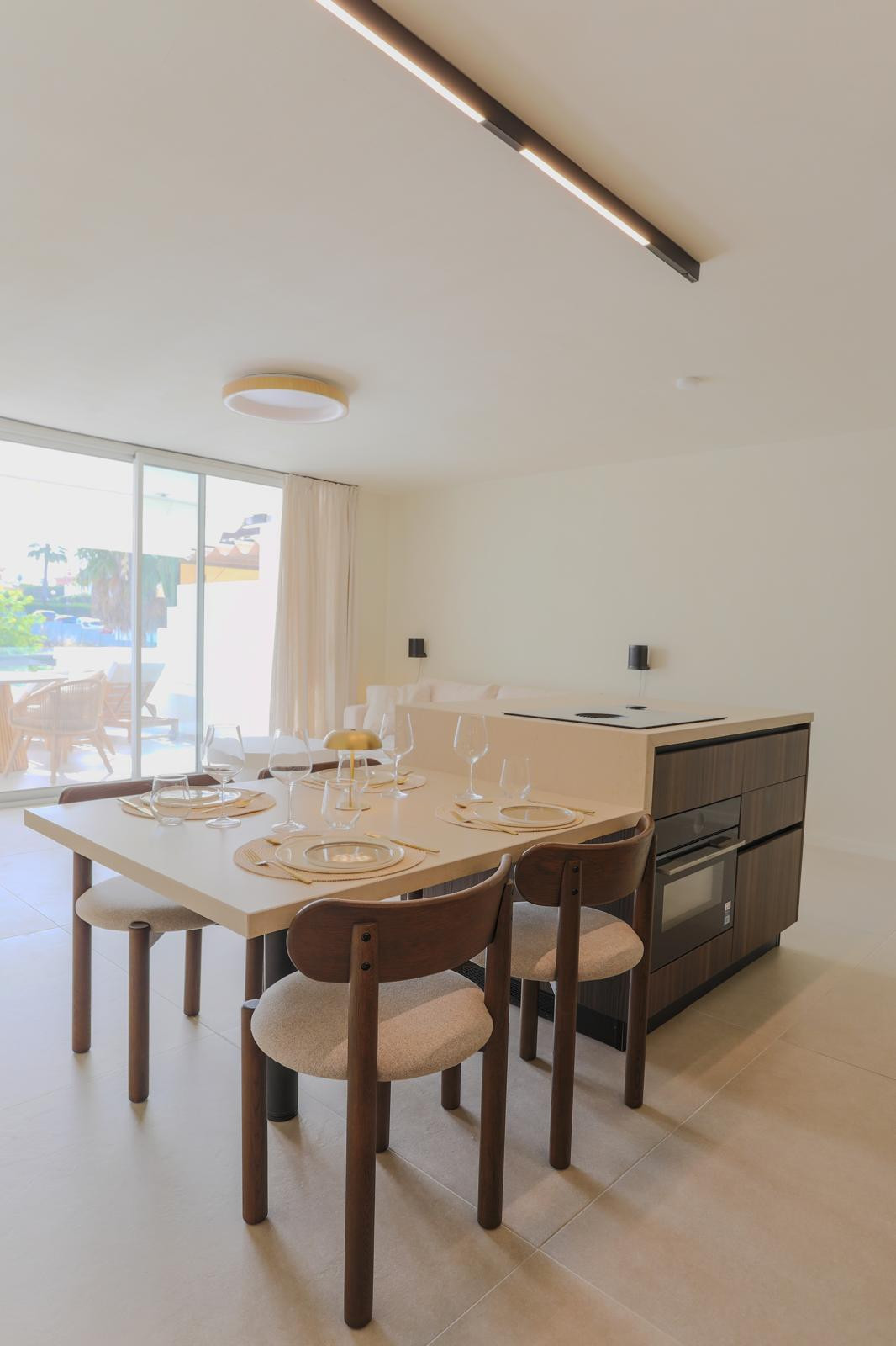Elegant Fully Renovated Home (2025) with High-End Finishes and Spacious Terraces · Photo 9