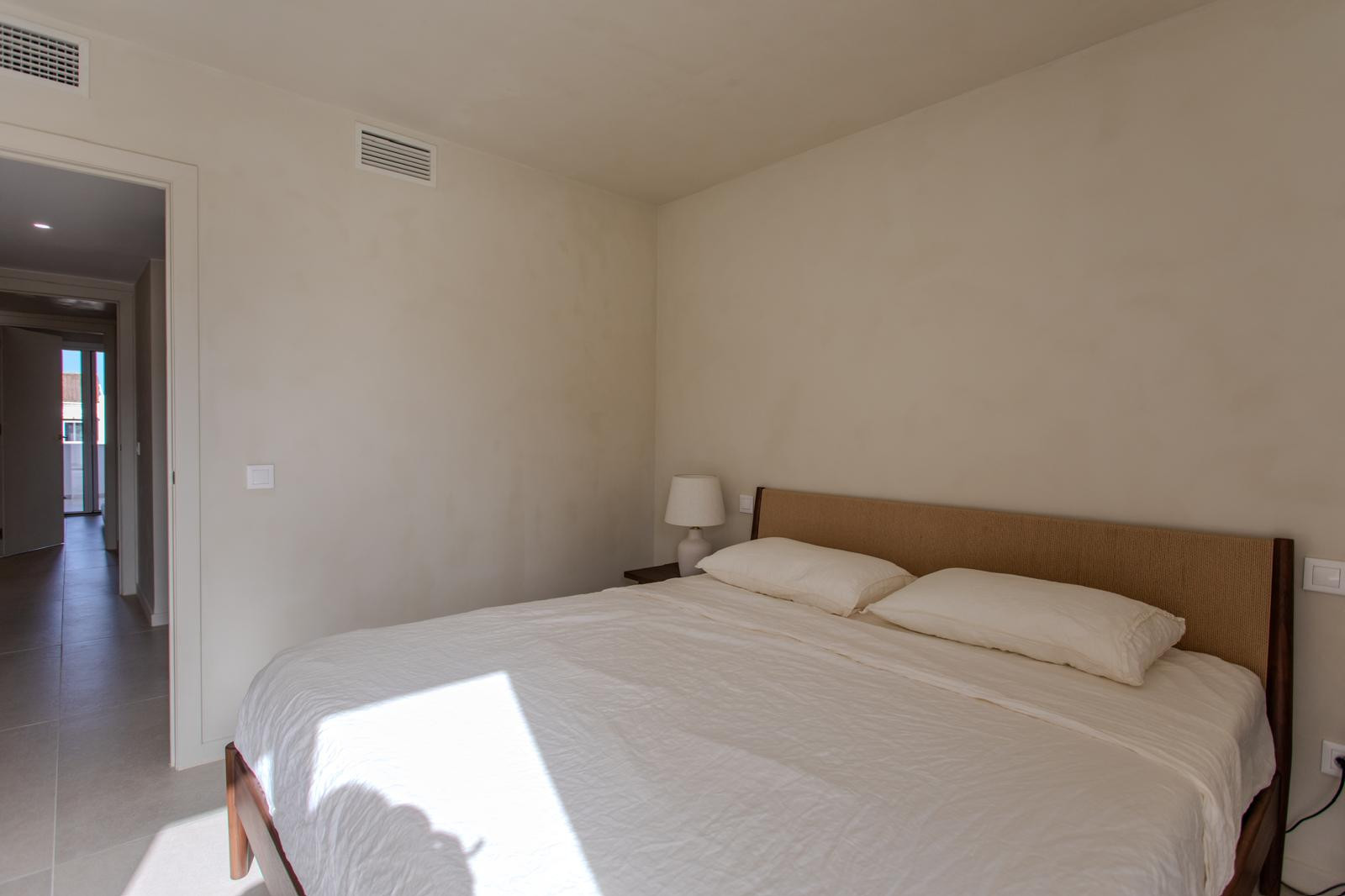 Elegant Fully Renovated Home (2025) with High-End Finishes and Spacious Terraces · Photo 26