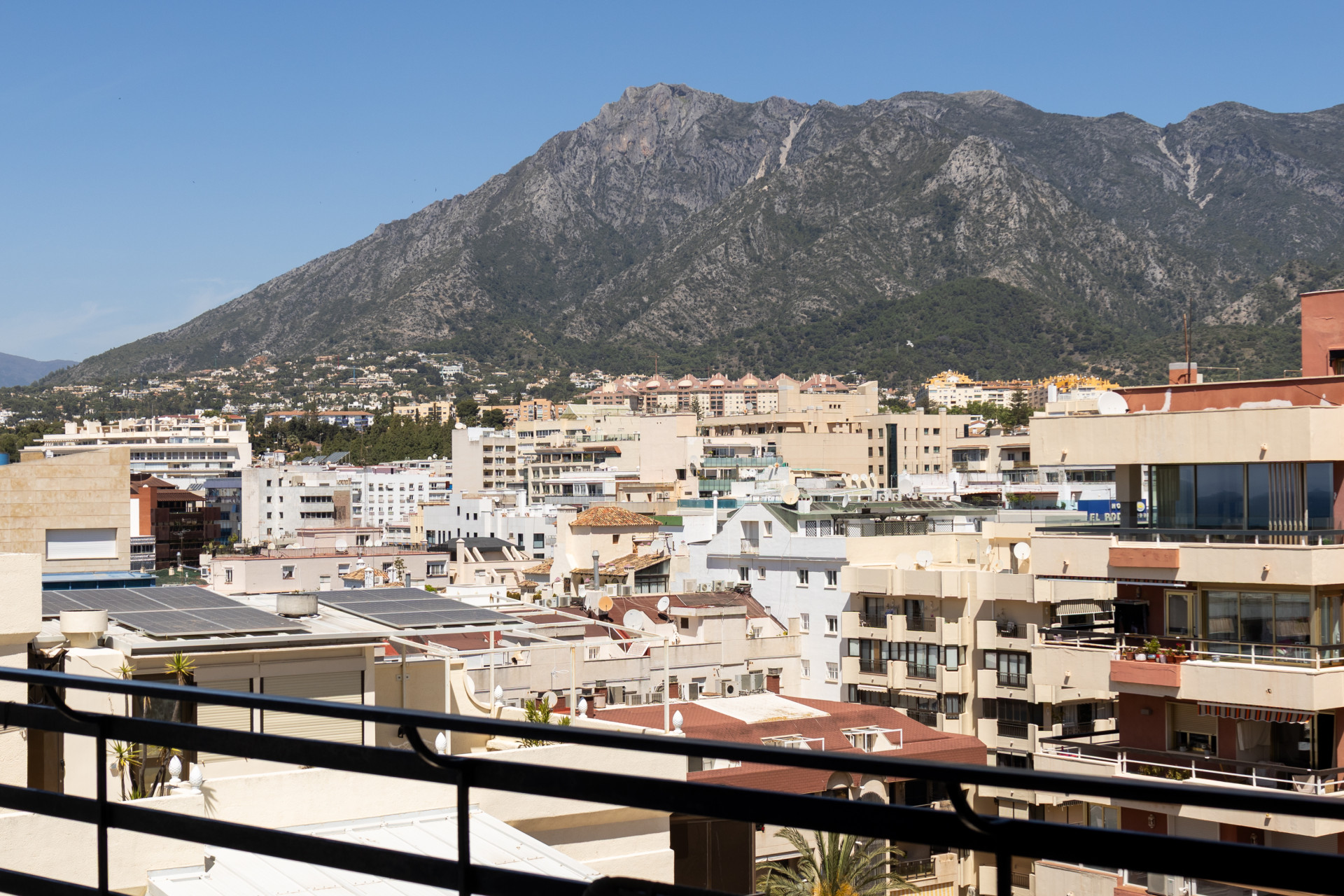 Beachfront apartment in the heart of Marbella · Photo 16