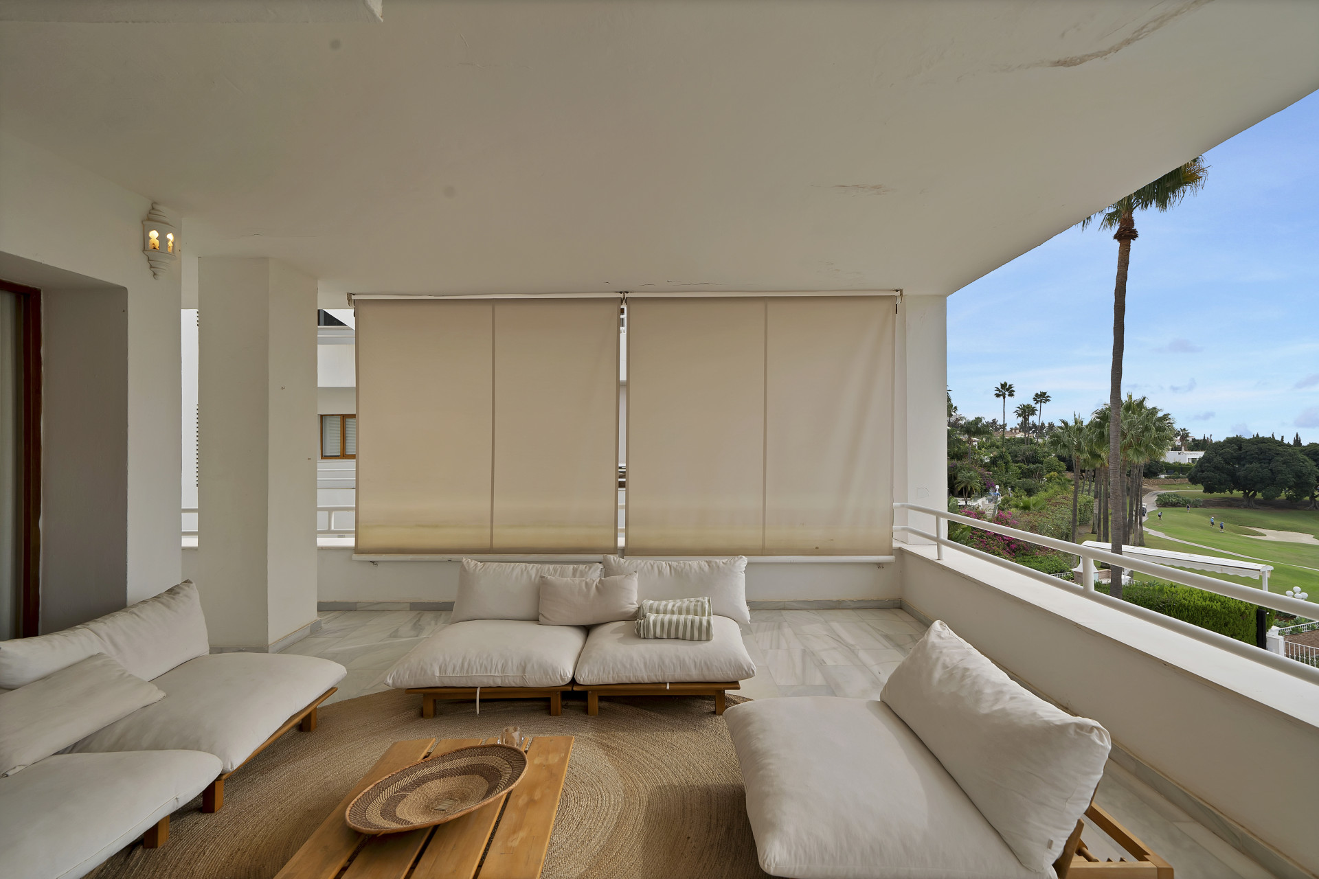 Beautifully renovated two bedroom apartment located in the prestigious Alcores del Golf community in Nueva Andalucía · Photo 17