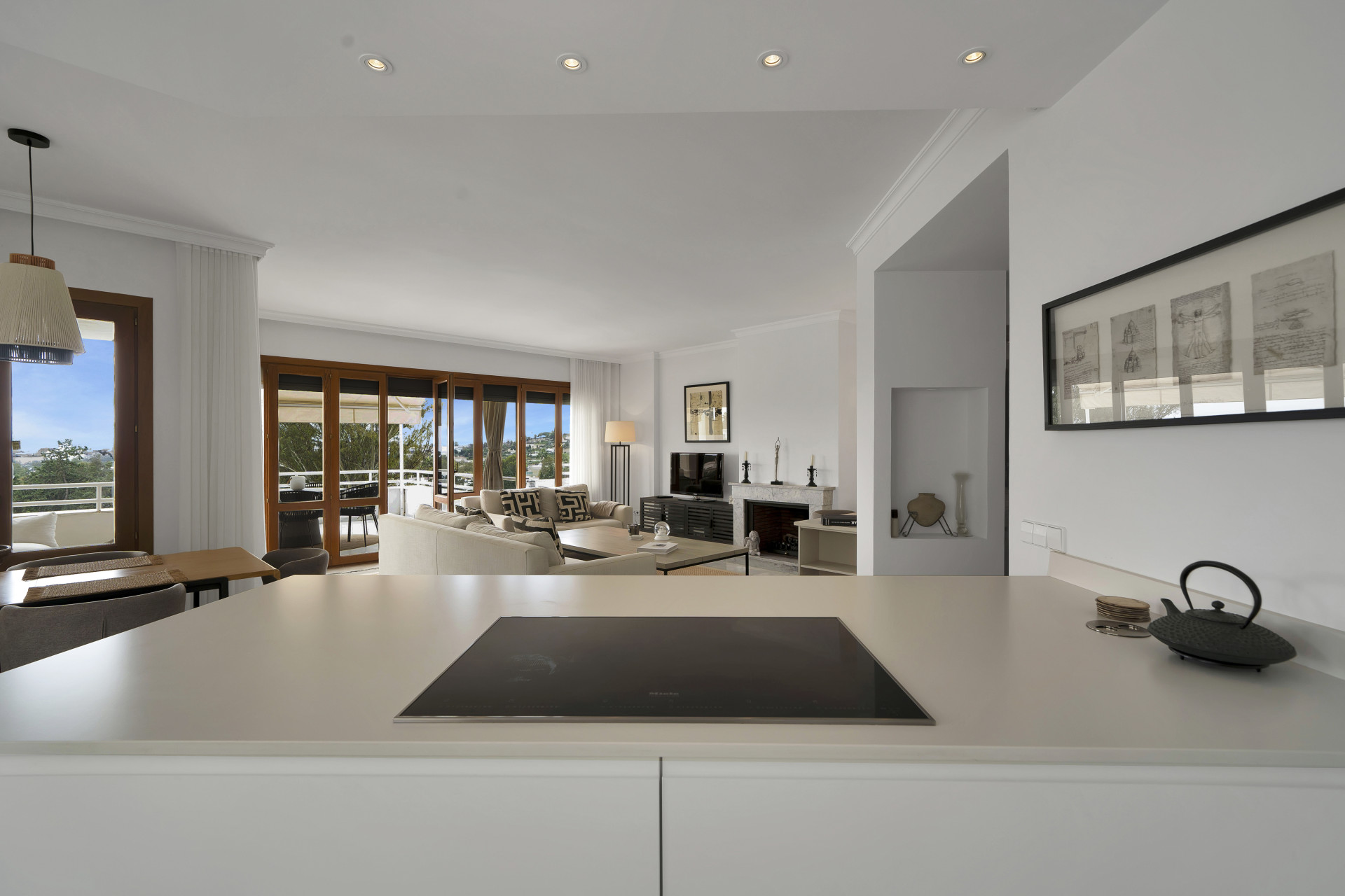 Beautifully renovated two bedroom apartment located in the prestigious Alcores del Golf community in Nueva Andalucía · Photo 10