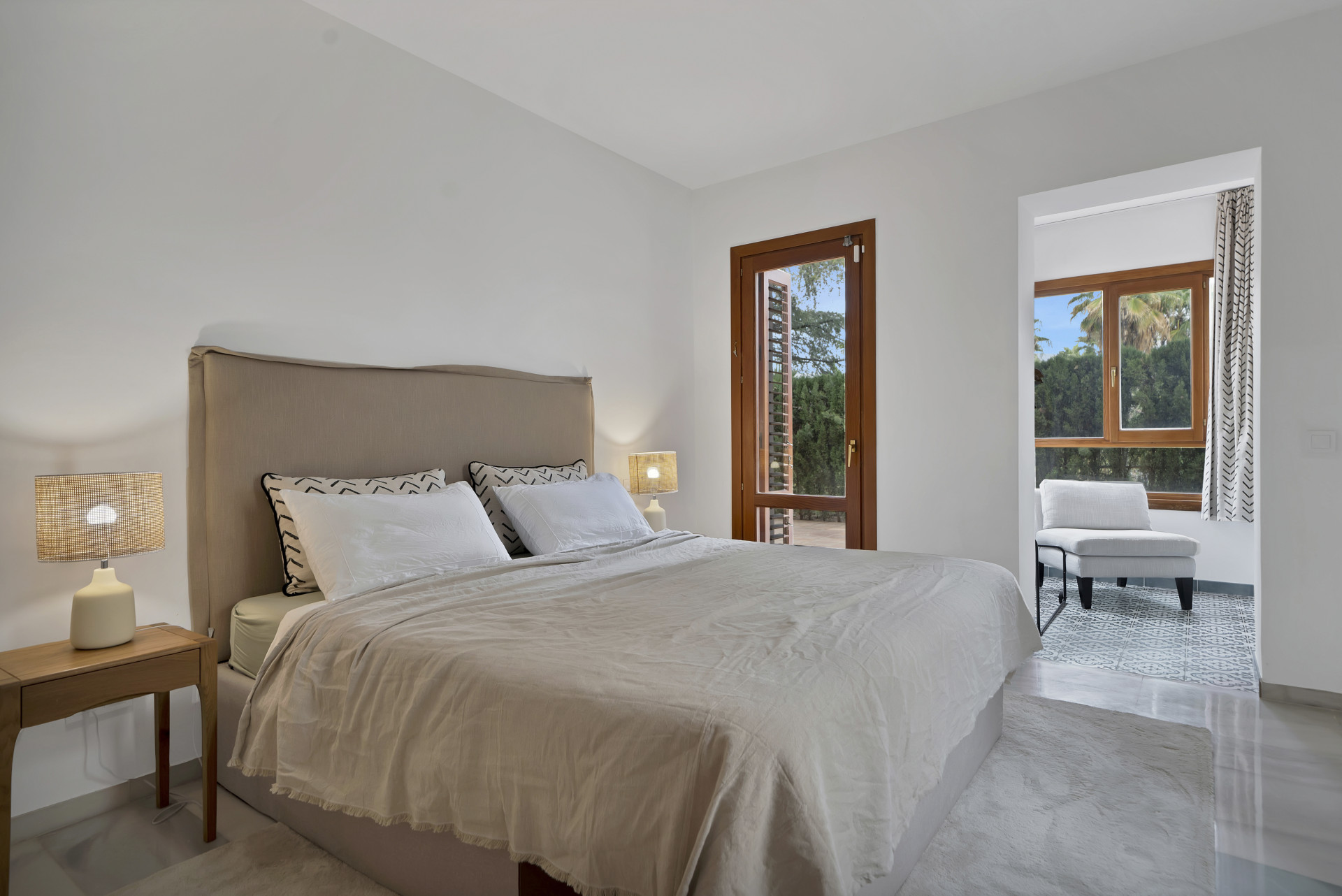 Beautifully renovated two bedroom apartment located in the prestigious Alcores del Golf community in Nueva Andalucía · Photo 21