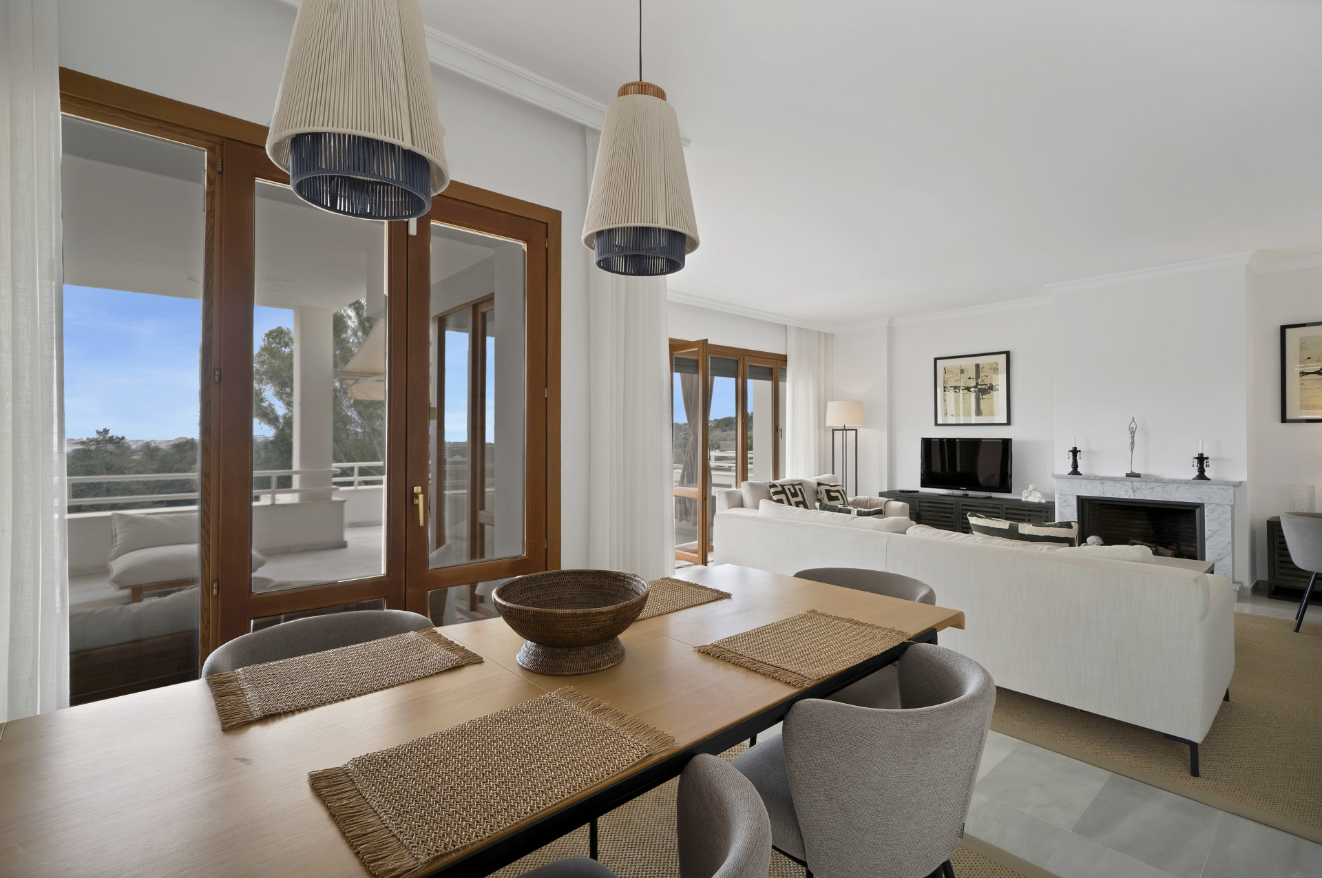 Beautifully renovated two bedroom apartment located in the prestigious Alcores del Golf community in Nueva Andalucía · Photo 20