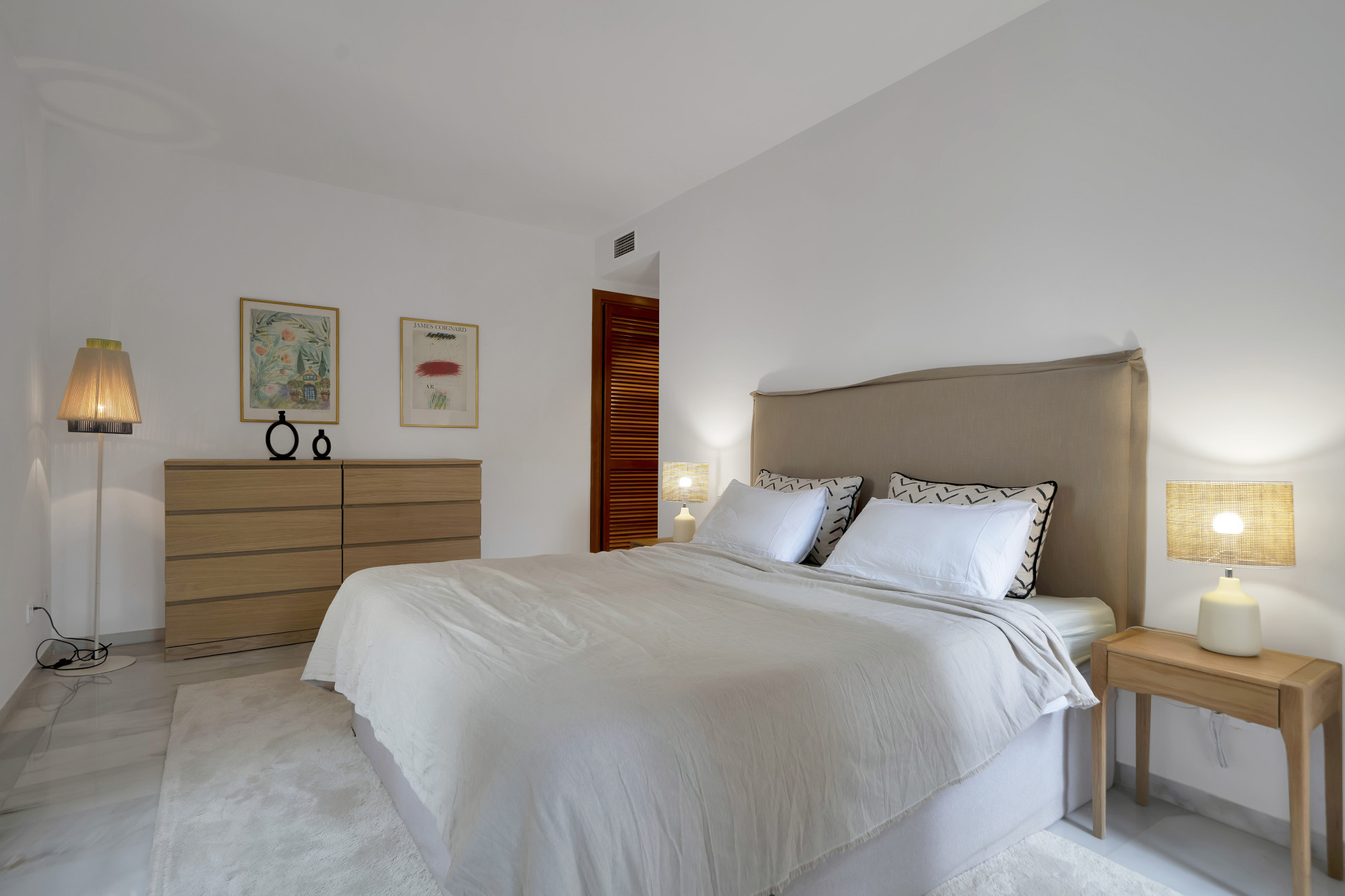 Beautifully renovated two bedroom apartment located in the prestigious Alcores del Golf community in Nueva Andalucía · Photo 22