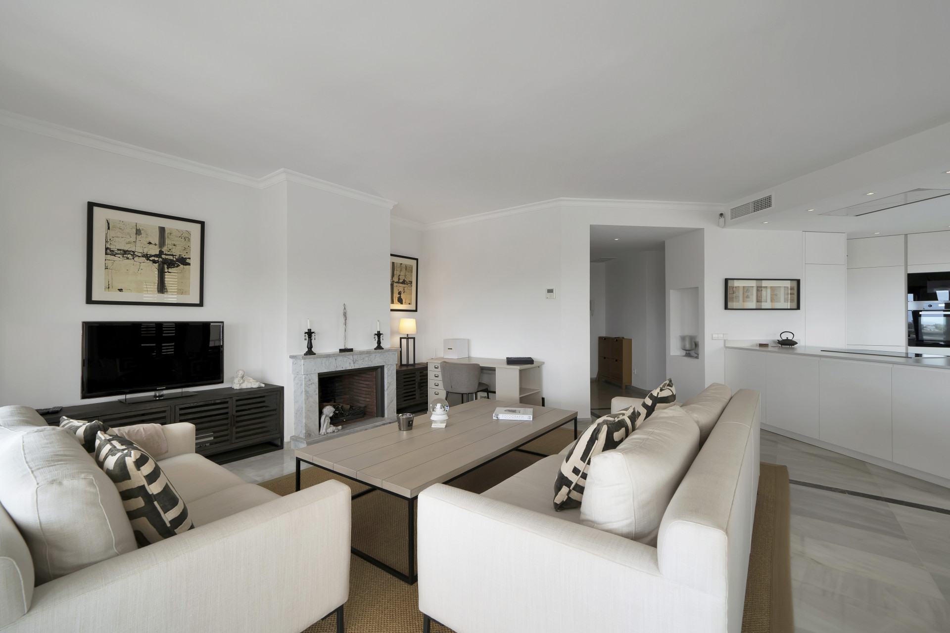 Beautifully renovated two bedroom apartment located in the prestigious Alcores del Golf community in Nueva Andalucía · Photo 26
