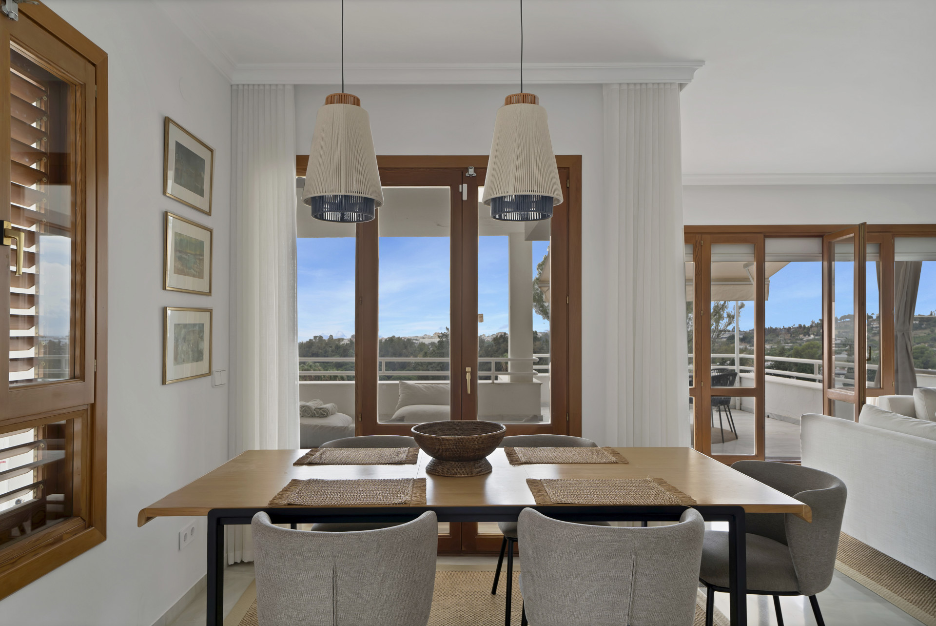 Beautifully renovated two bedroom apartment located in the prestigious Alcores del Golf community in Nueva Andalucía · Photo 19