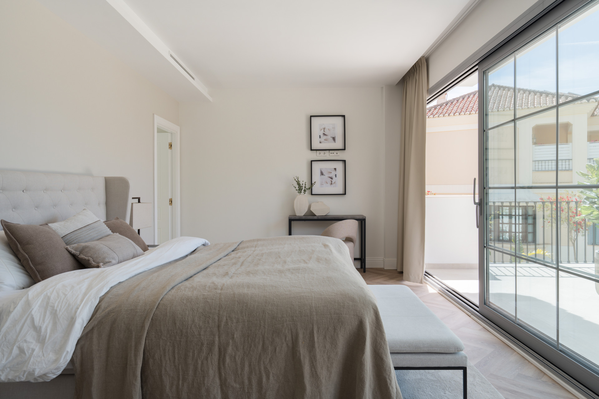 Stunning newly built family villa in Los Arqueros · Photo 25