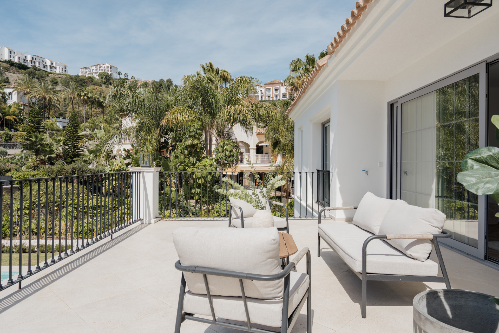 Stunning newly built family villa in Los Arqueros · Photo 23