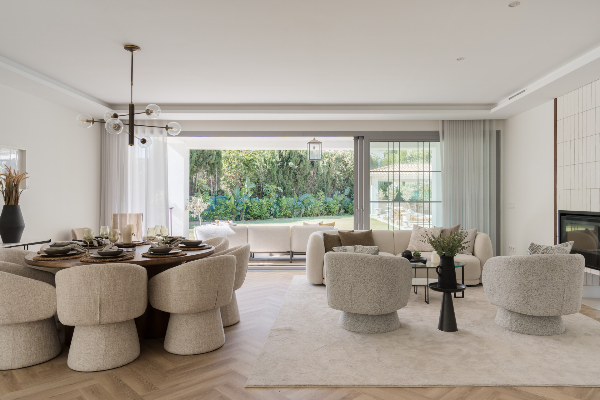 Stunning newly built family villa in Los Arqueros · Photo 12