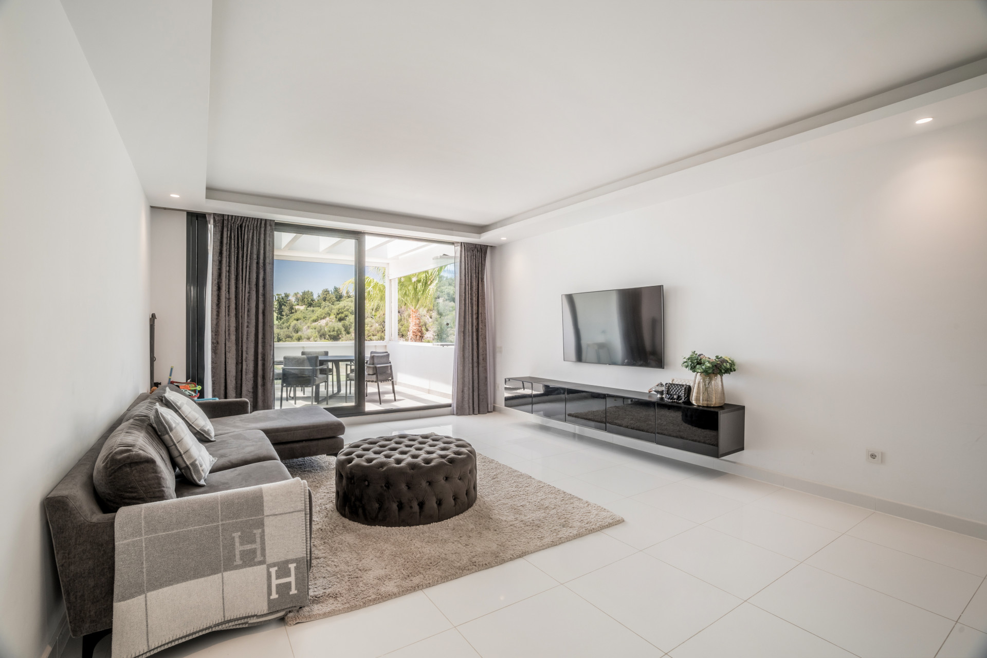 Luxury 2-Bedroom Penthouse with Panoramic Sea & Golf Views – Atalaya Hills · Photo 18