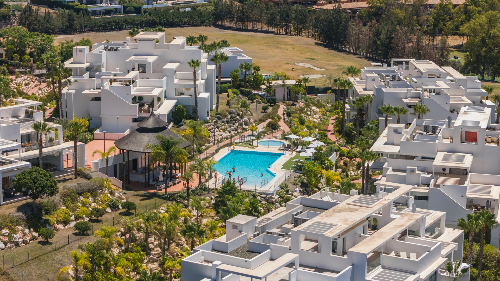 Luxury 2-Bedroom Penthouse with Panoramic Sea & Golf Views – Atalaya Hills · Photo 31