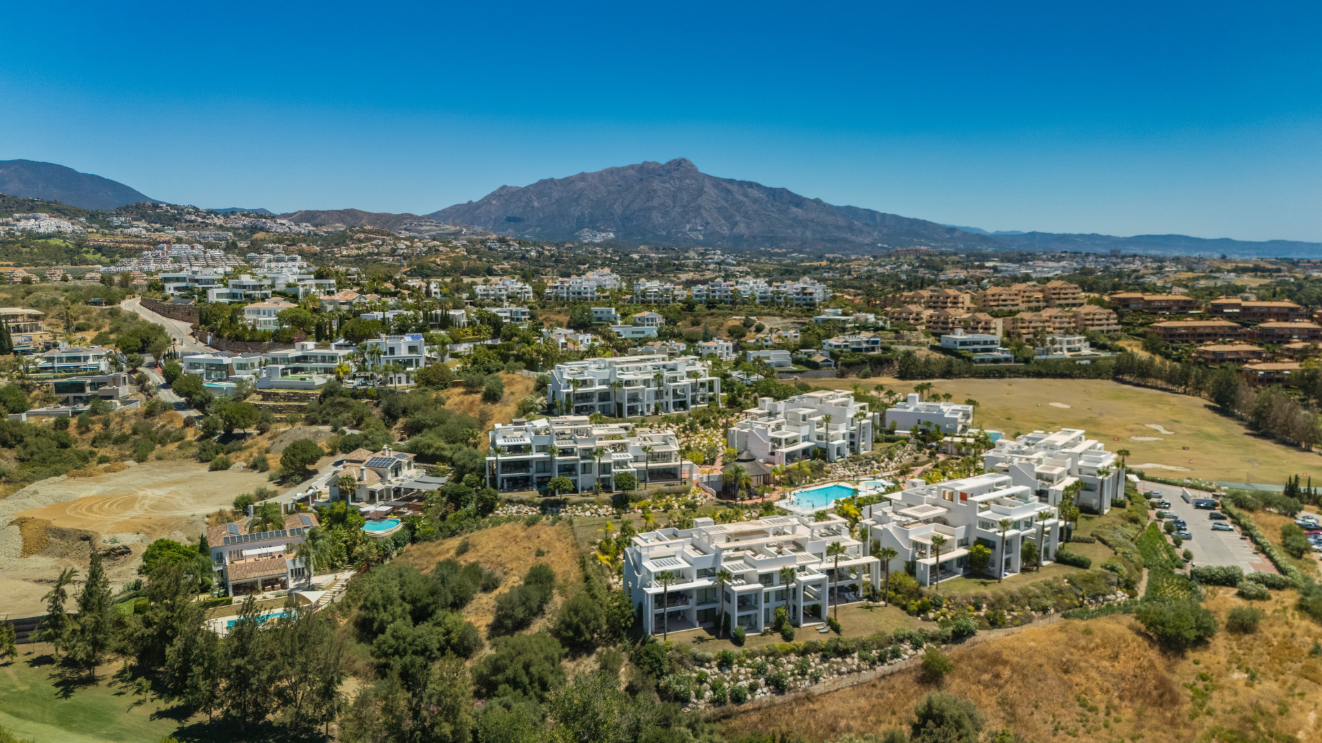 Luxury 2-Bedroom Penthouse with Panoramic Sea & Golf Views – Atalaya Hills · Photo 35