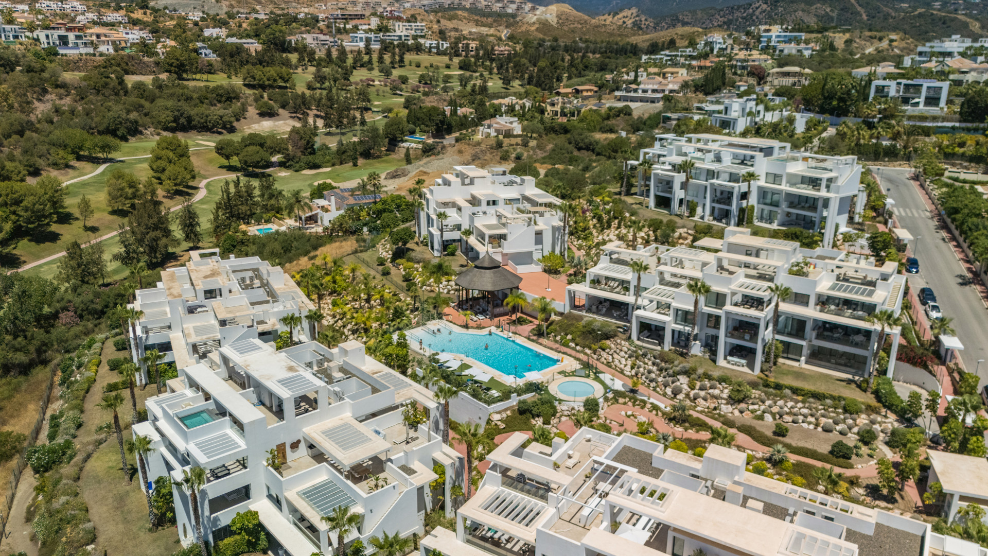 Luxury 2-Bedroom Penthouse with Panoramic Sea & Golf Views – Atalaya Hills · Photo 30