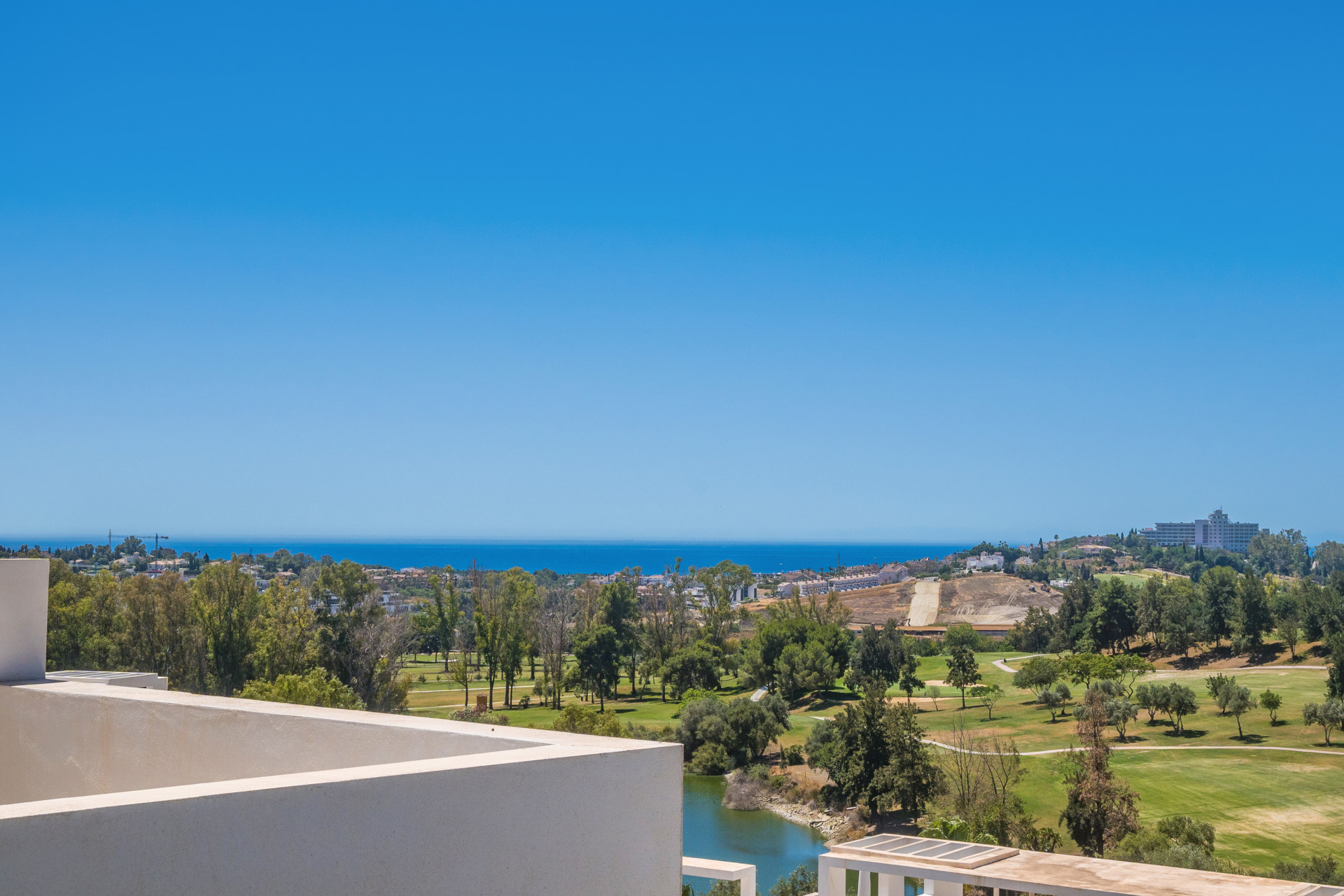 Luxury 2-Bedroom Penthouse with Panoramic Sea & Golf Views – Atalaya Hills · Photo 16