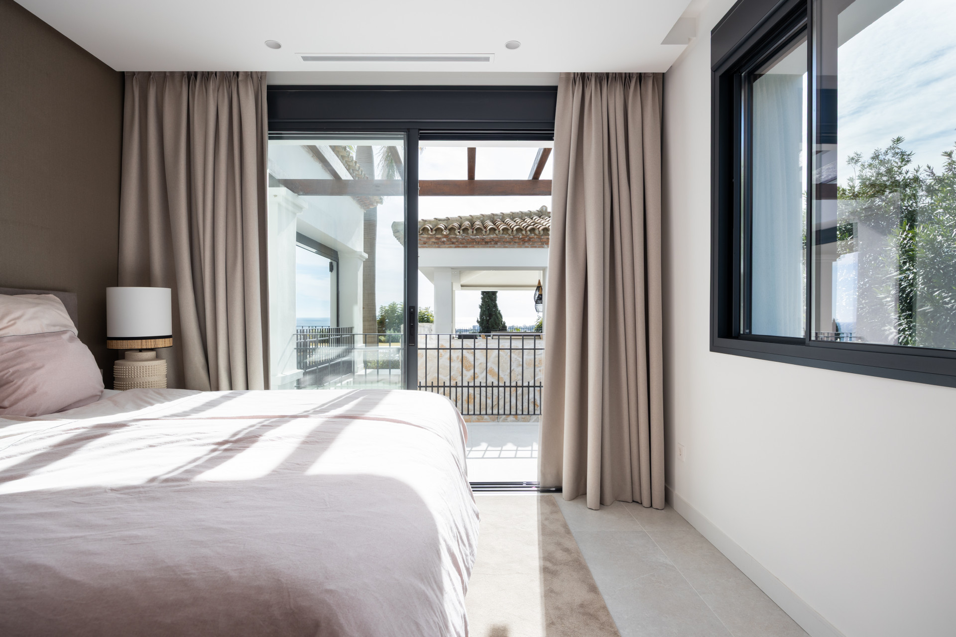Exquisite Modern Andalusian Masterpiece with Panoramic Sea Views – Los Flamingos, Benahavís · Photo 26