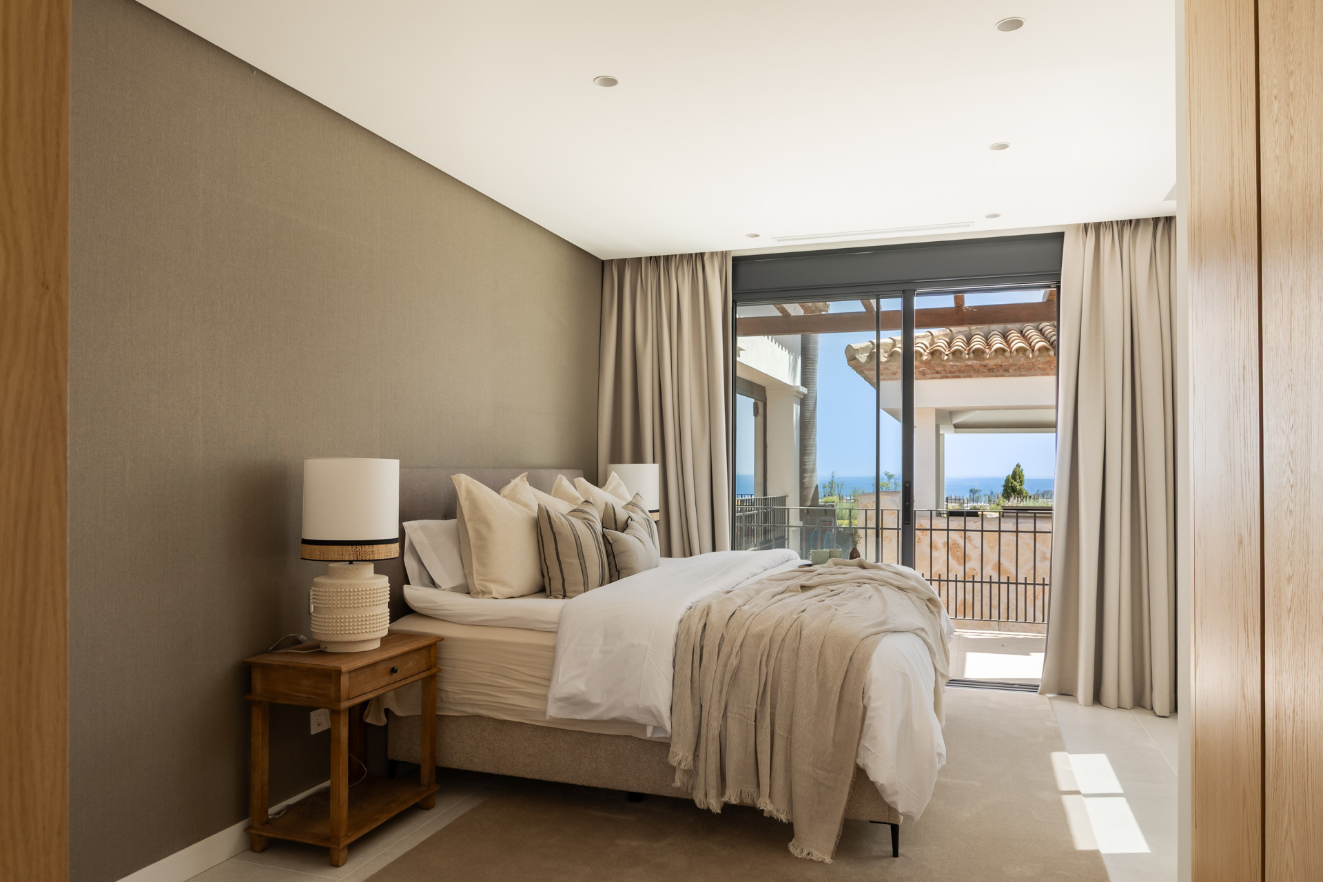 Exquisite Modern Andalusian Masterpiece with Panoramic Sea Views – Los Flamingos, Benahavís · Photo 16