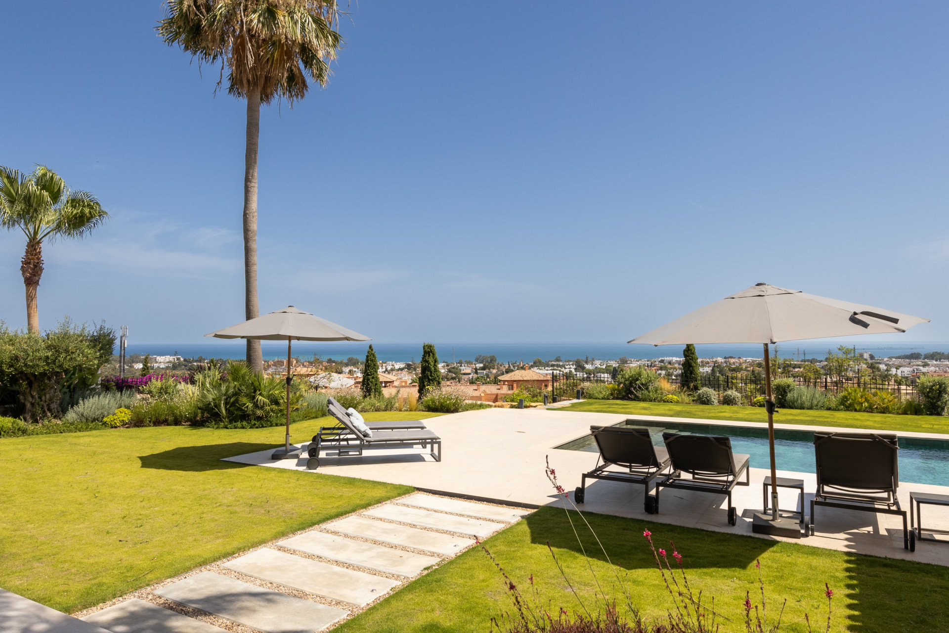 Exquisite Modern Andalusian Masterpiece with Panoramic Sea Views – Los Flamingos, Benahavís · Photo 4