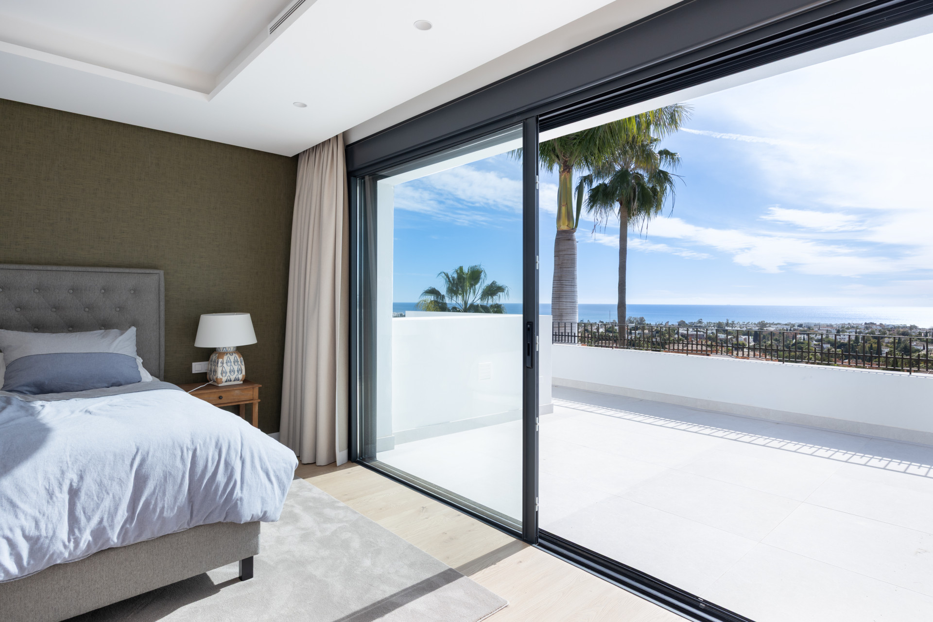 Exquisite Modern Andalusian Masterpiece with Panoramic Sea Views – Los Flamingos, Benahavís · Photo 12