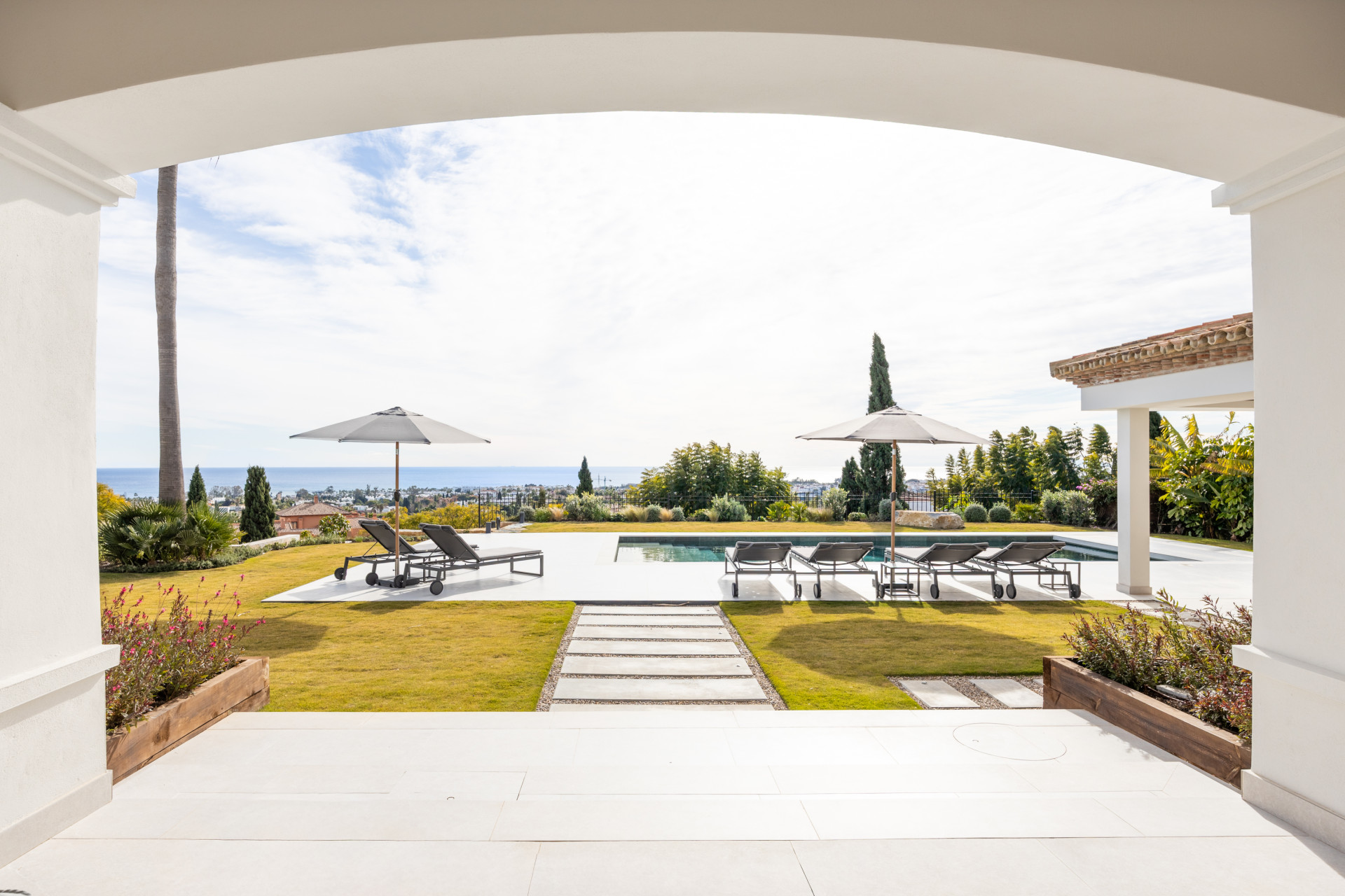 Exquisite Modern Andalusian Masterpiece with Panoramic Sea Views – Los Flamingos, Benahavís · Photo 37