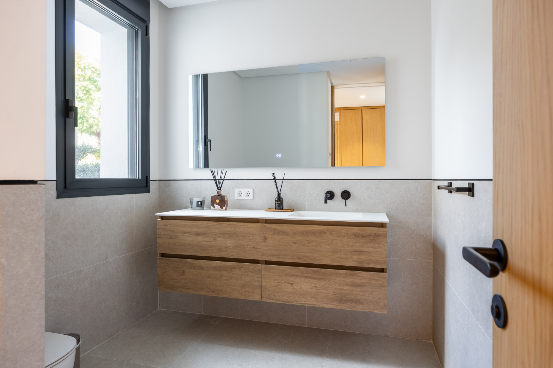 Exquisite Modern Andalusian Masterpiece with Panoramic Sea Views – Los Flamingos, Benahavís · Photo 24