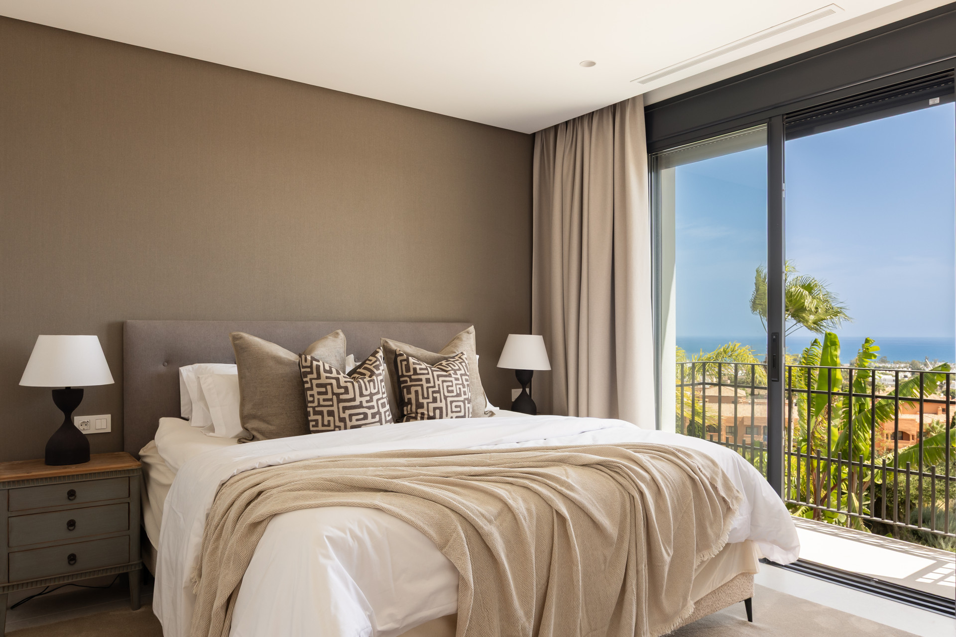 Exquisite Modern Andalusian Masterpiece with Panoramic Sea Views – Los Flamingos, Benahavís · Photo 18