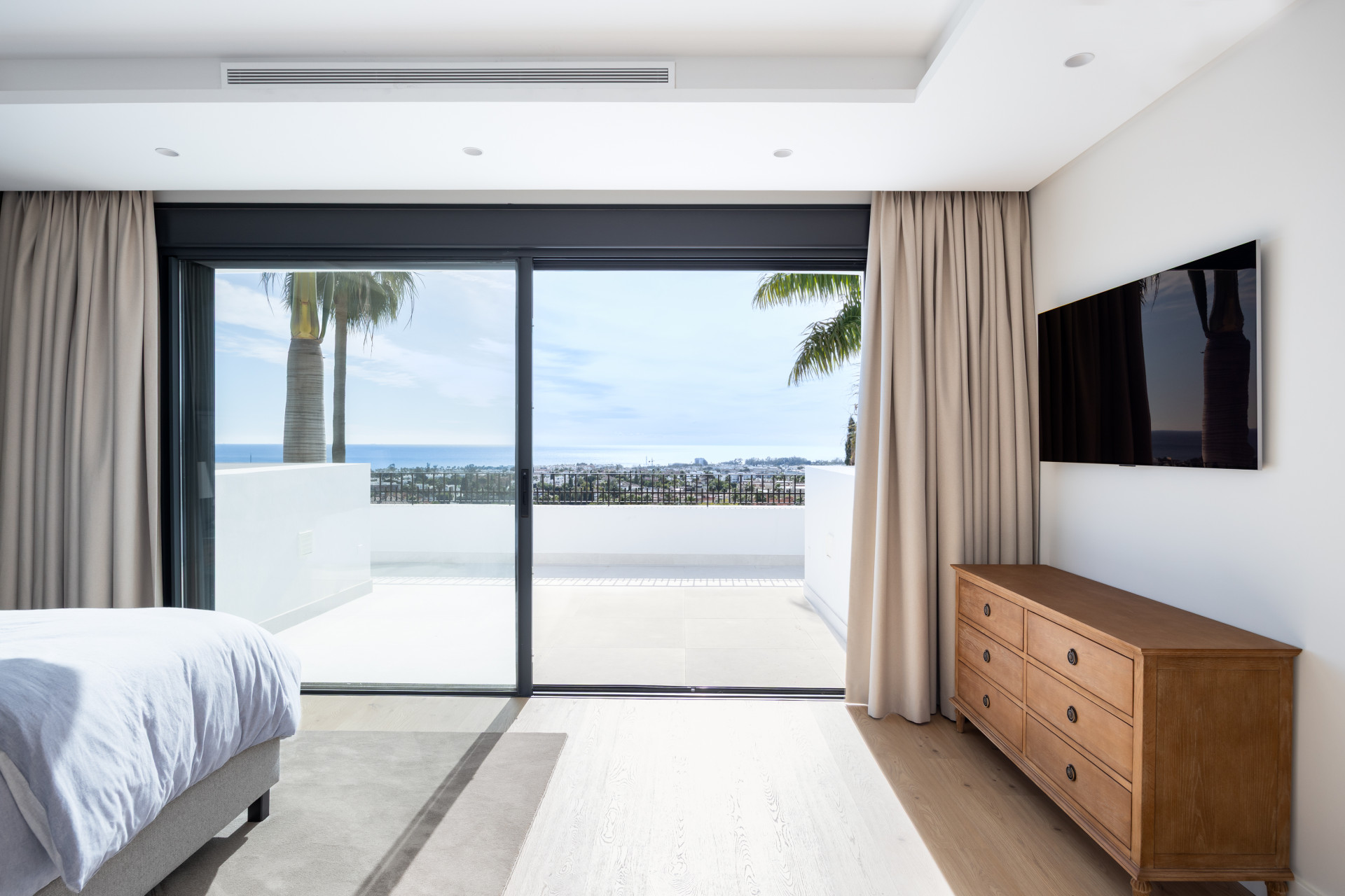 Exquisite Modern Andalusian Masterpiece with Panoramic Sea Views – Los Flamingos, Benahavís · Photo 13