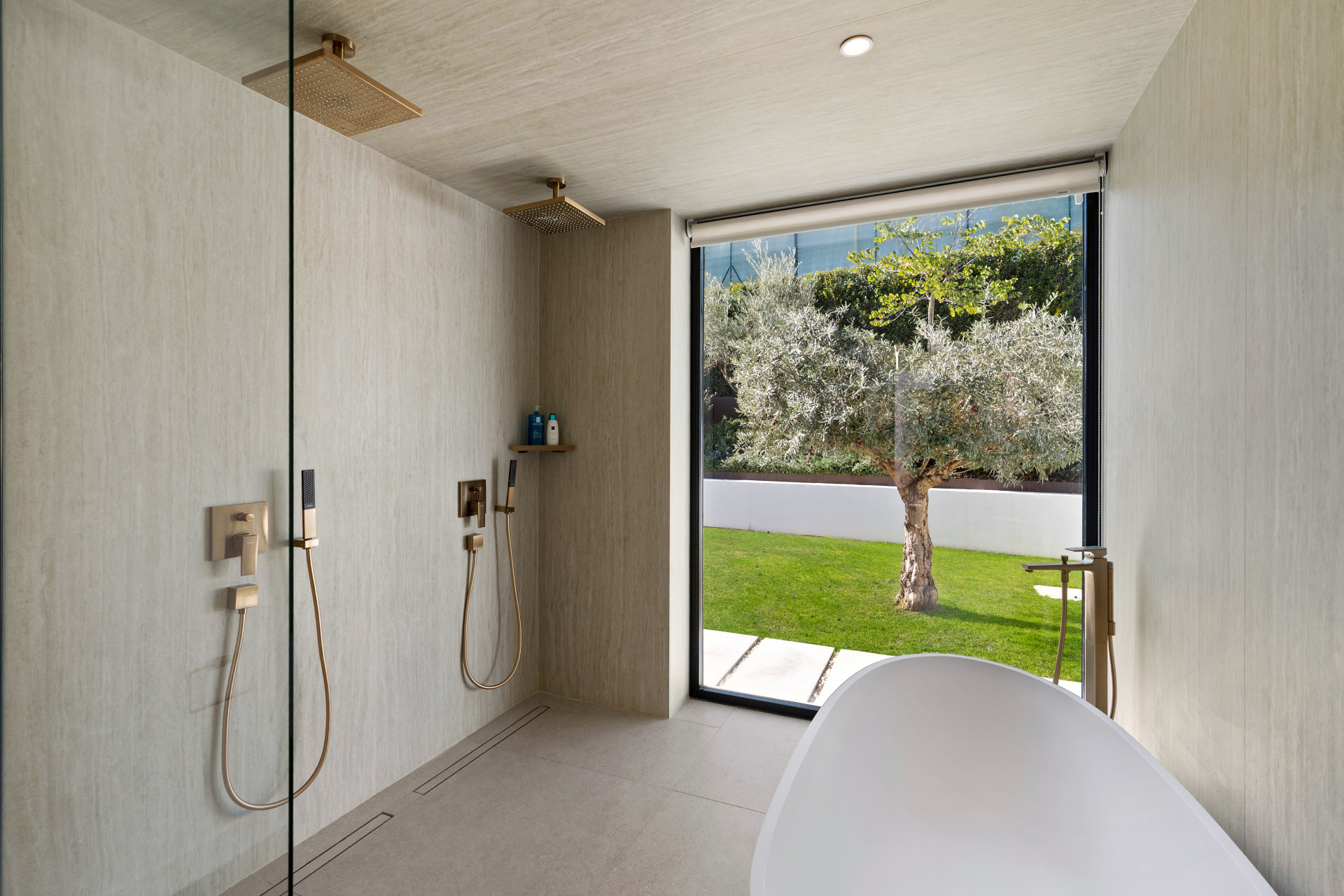 Moderní vila se 6 ložnicemi a bazénem u golfového klubu Los Naranjos, Nueva Andalucía · Fotografie 16
