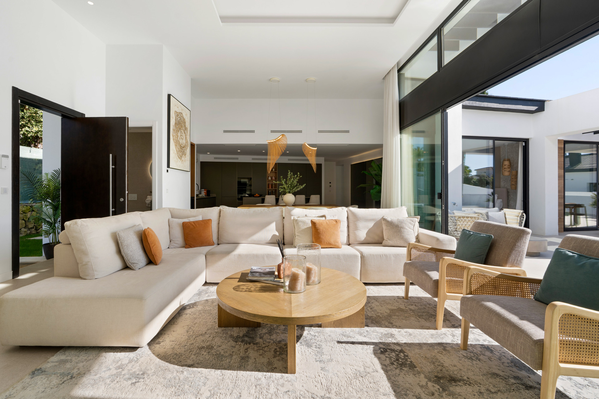 Moderní vila se 6 ložnicemi a bazénem u golfového klubu Los Naranjos, Nueva Andalucía · Fotografie 8