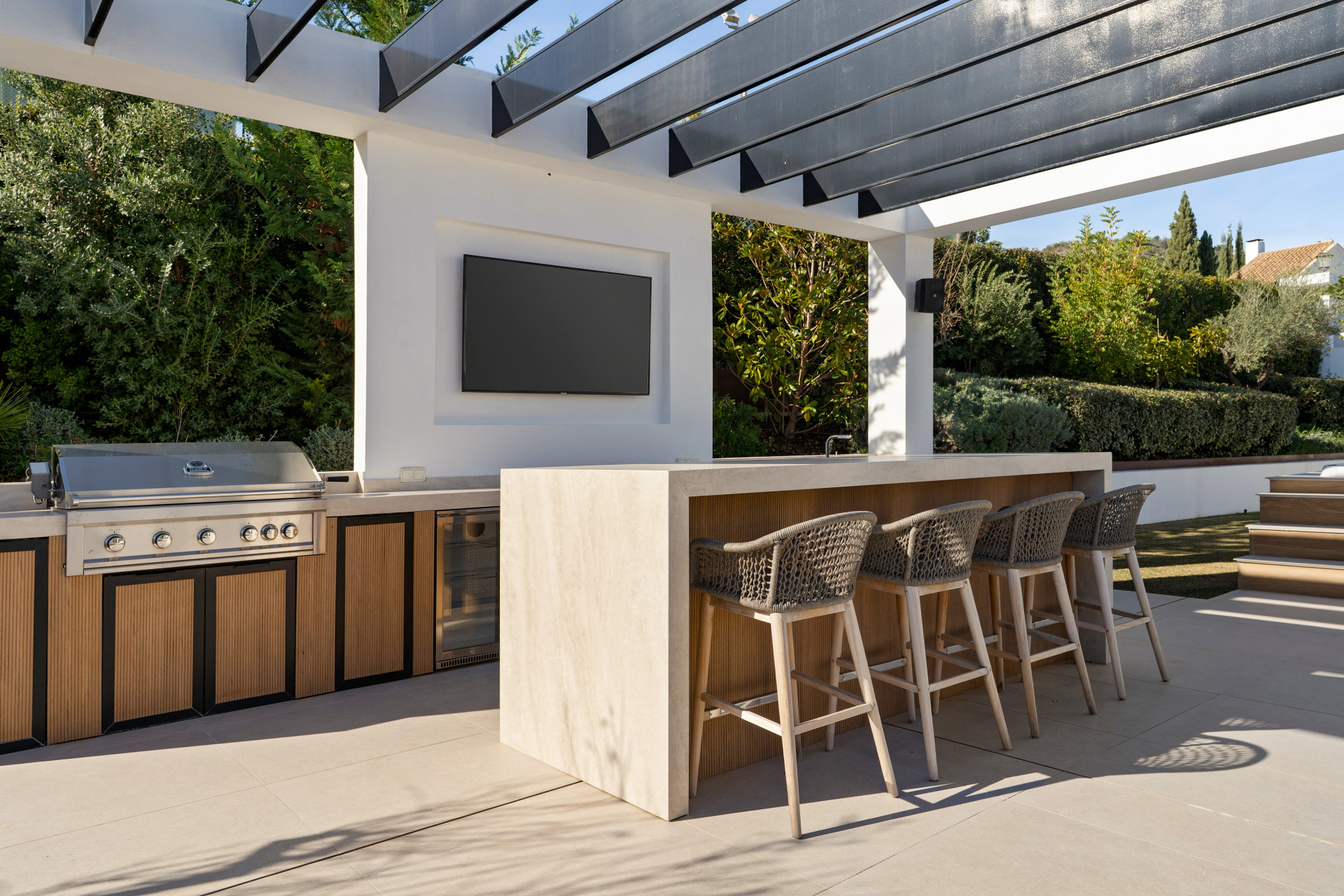 Moderní vila se 6 ložnicemi a bazénem u golfového klubu Los Naranjos, Nueva Andalucía · Fotografie 22