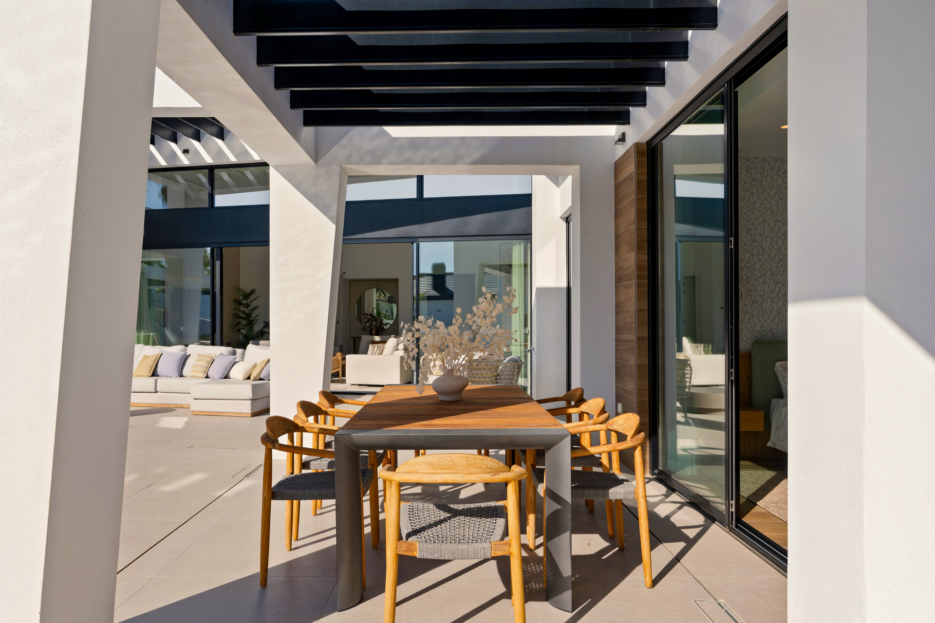 Moderní vila se 6 ložnicemi a bazénem u golfového klubu Los Naranjos, Nueva Andalucía · Fotografie 24