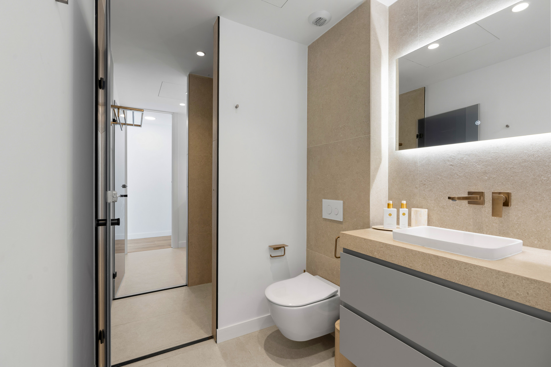 Moderní vila se 6 ložnicemi a bazénem u golfového klubu Los Naranjos, Nueva Andalucía · Fotografie 20
