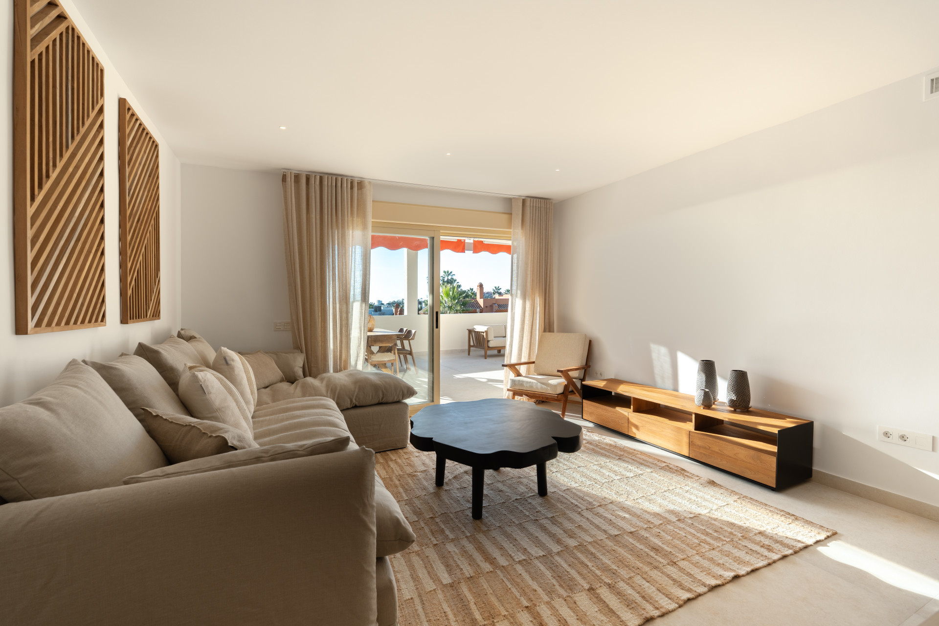 Renovated 3 Bedroom Apartment with sea & mountain views in Nueva Andalucía · Photo 17