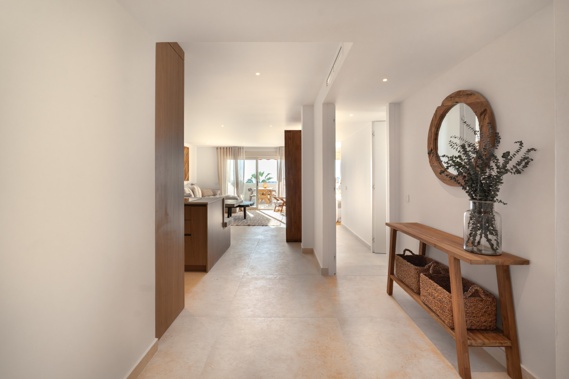 Renovated 3 Bedroom Apartment with sea & mountain views in Nueva Andalucía · Photo 9